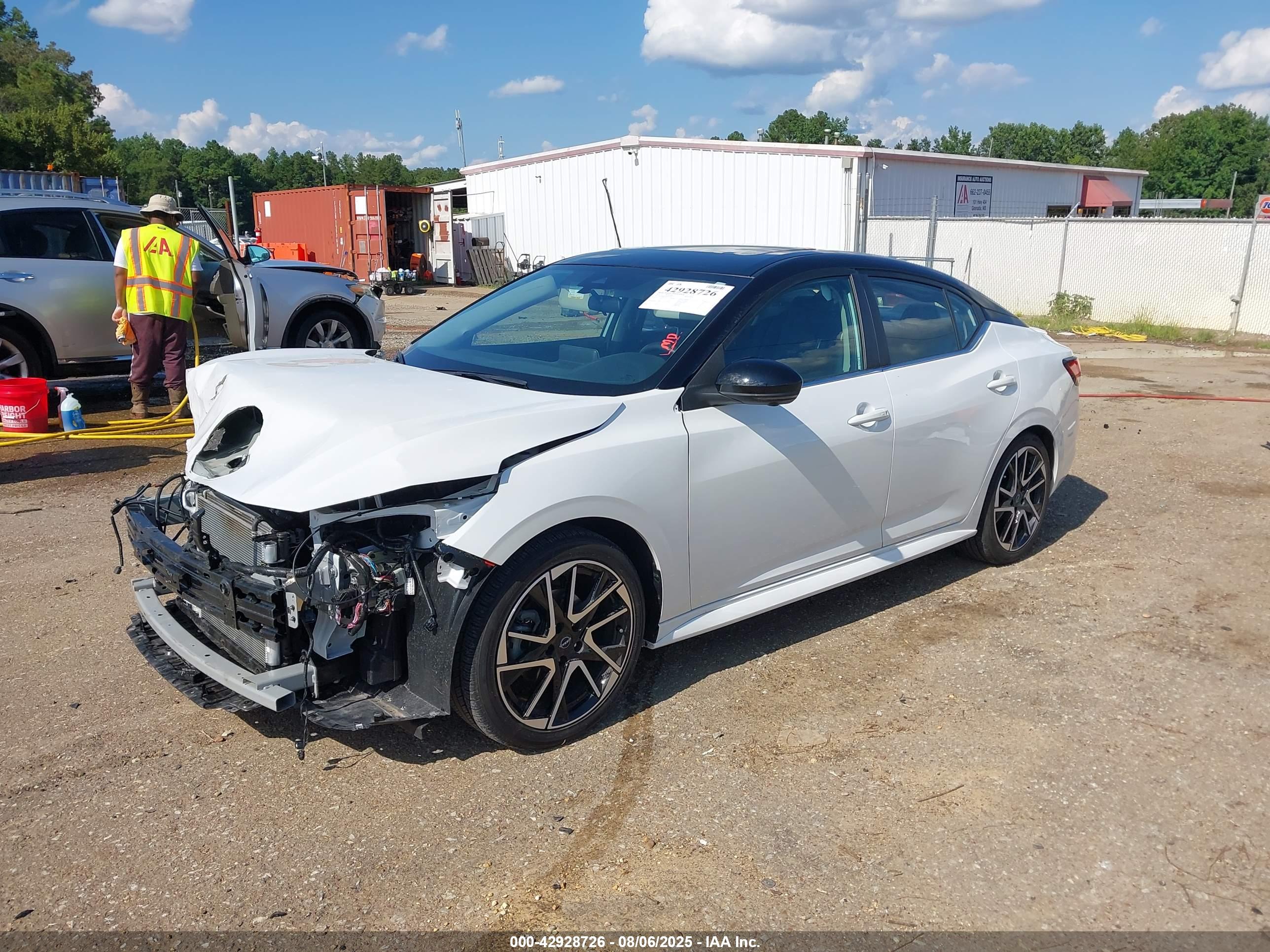 NISSAN SENTRA image 2
