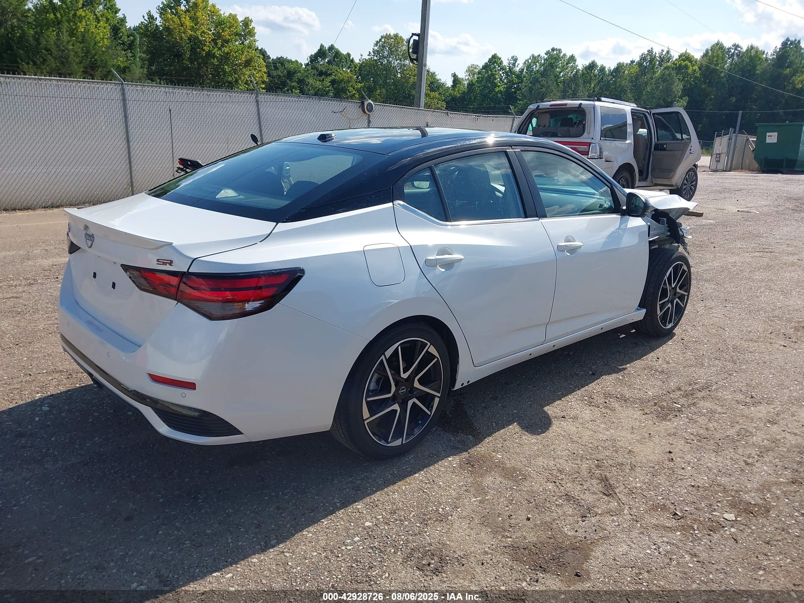 NISSAN SENTRA image 4