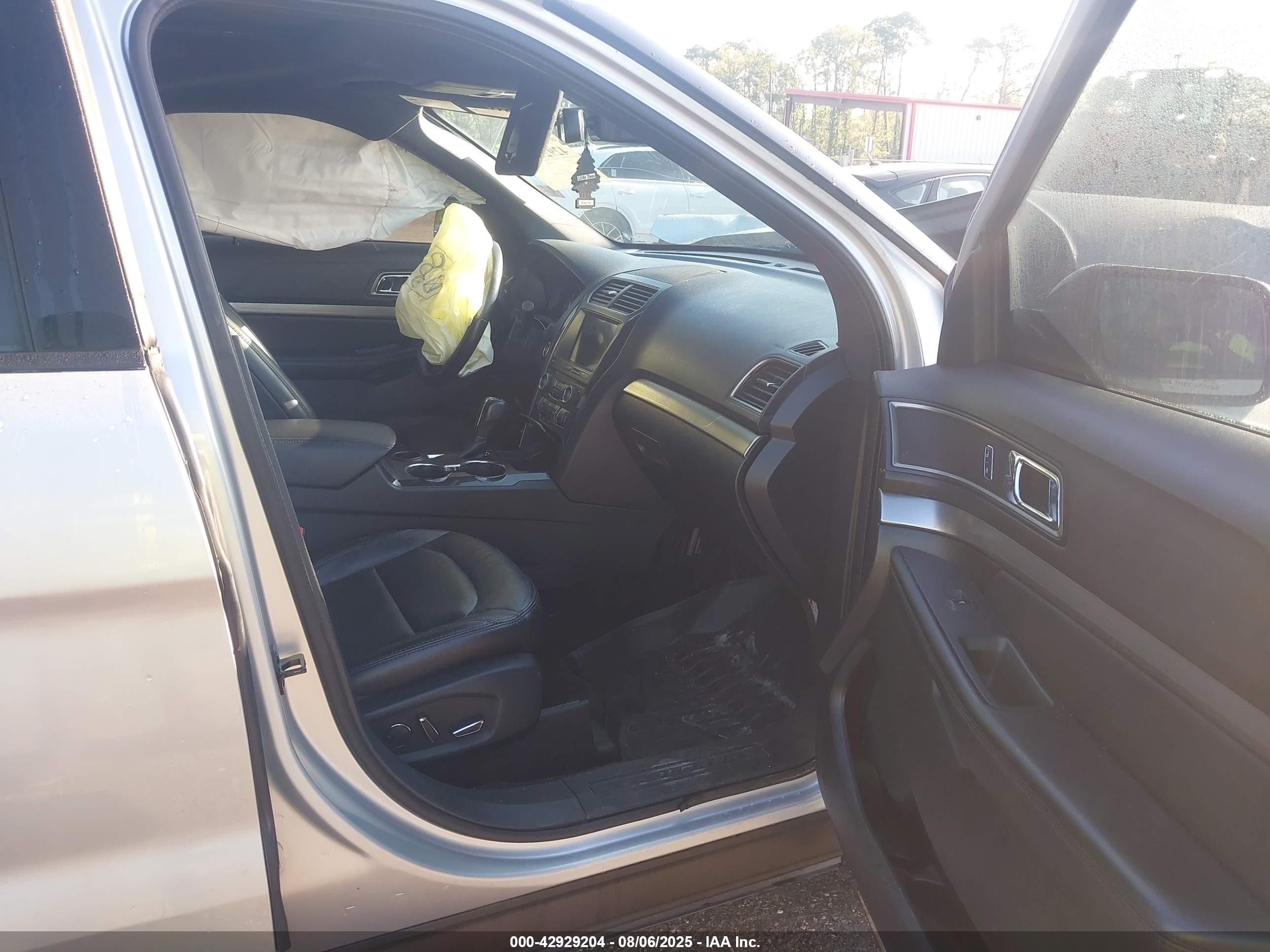 FORD EXPLORER image 5