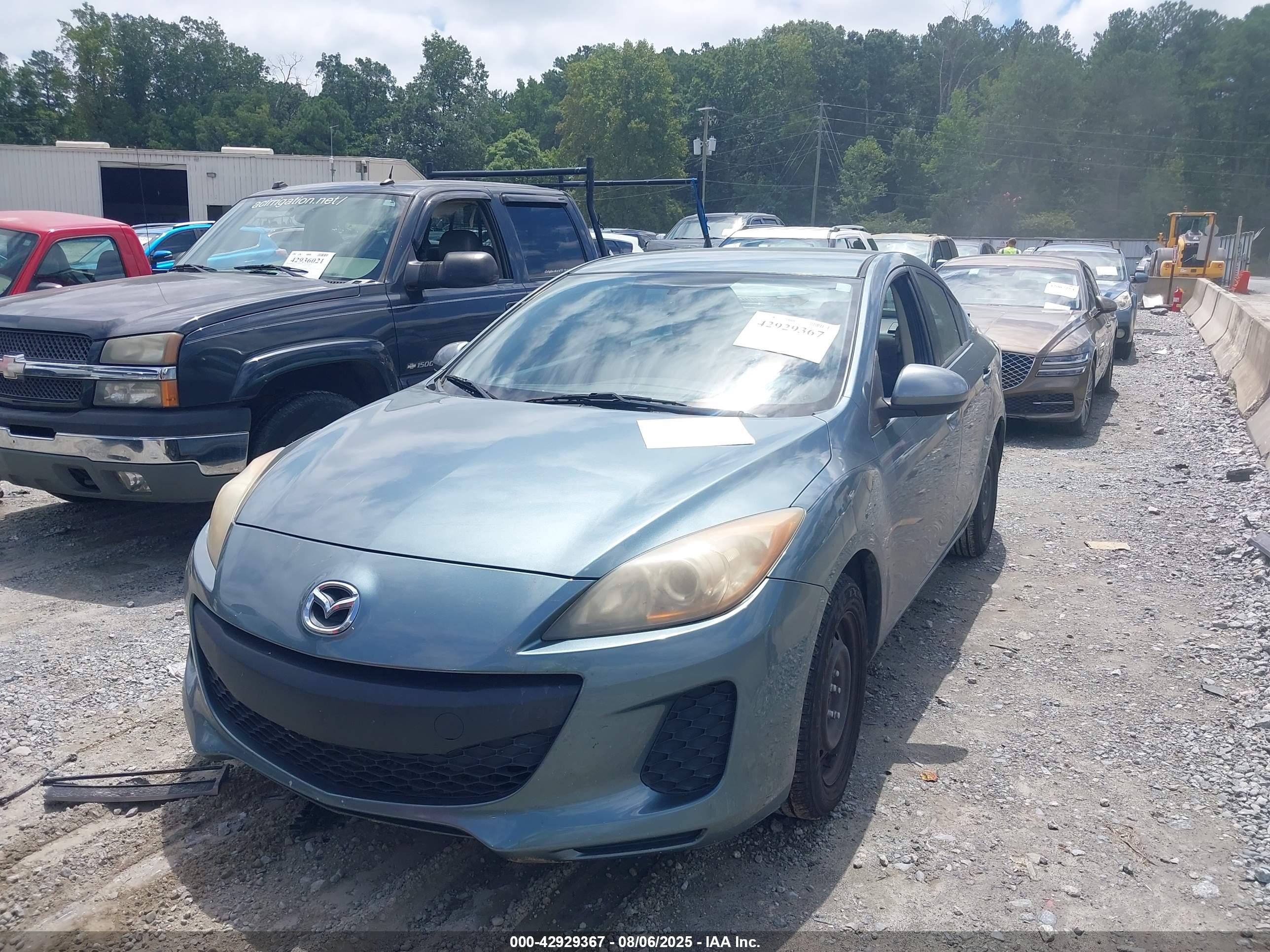 MAZDA MAZDA3 image 2