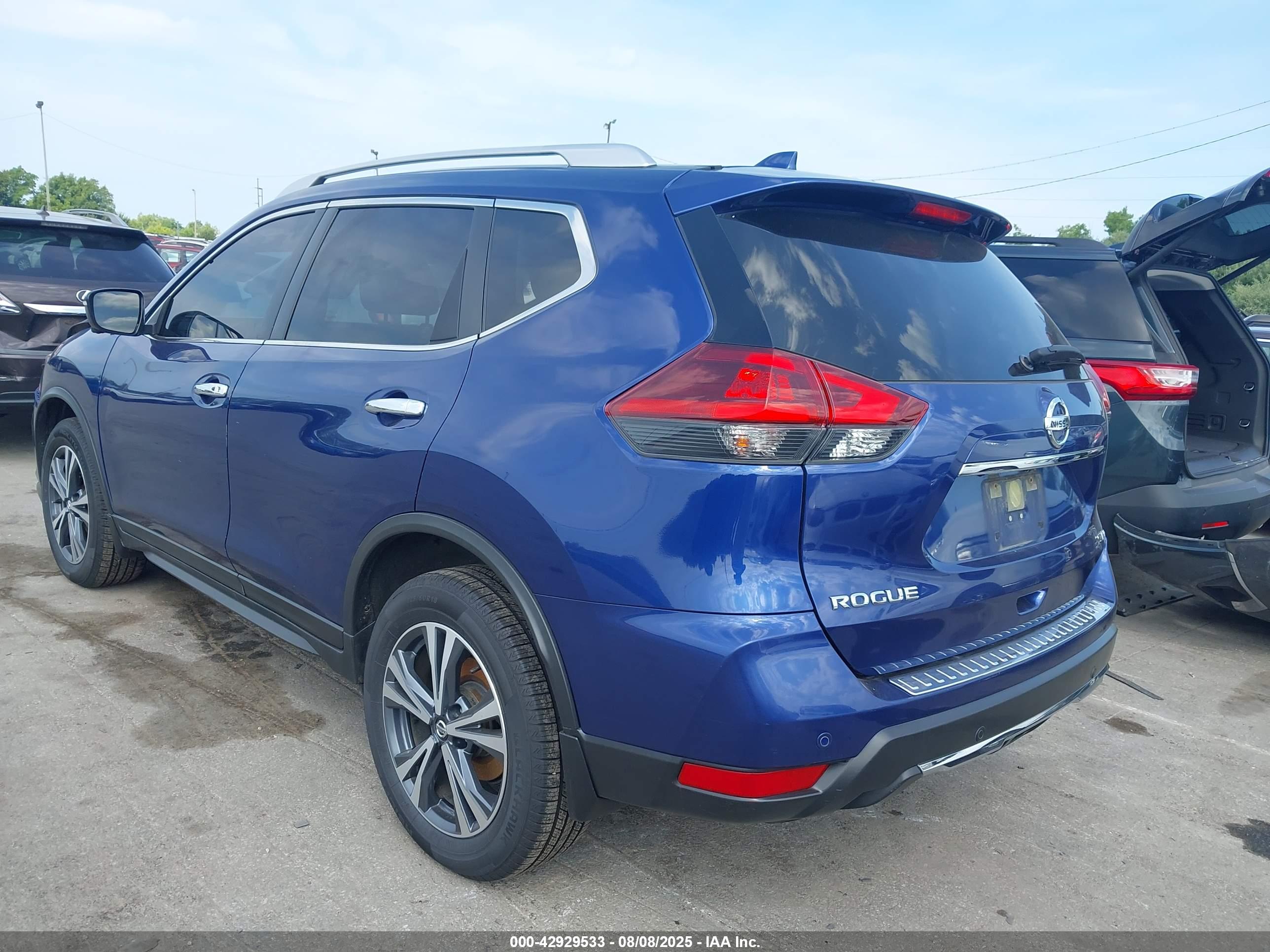 NISSAN ROGUE image 3
