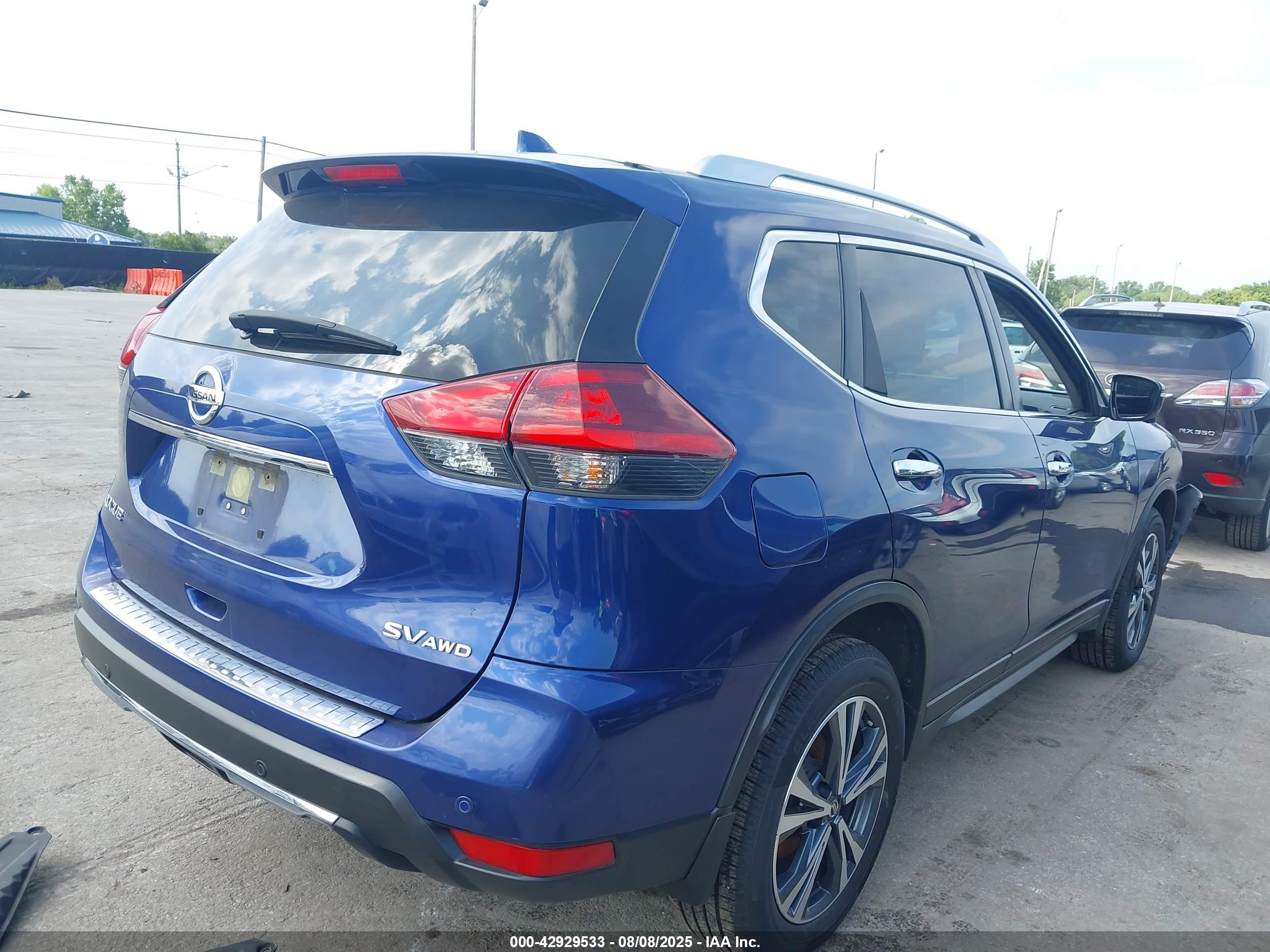 NISSAN ROGUE image 4