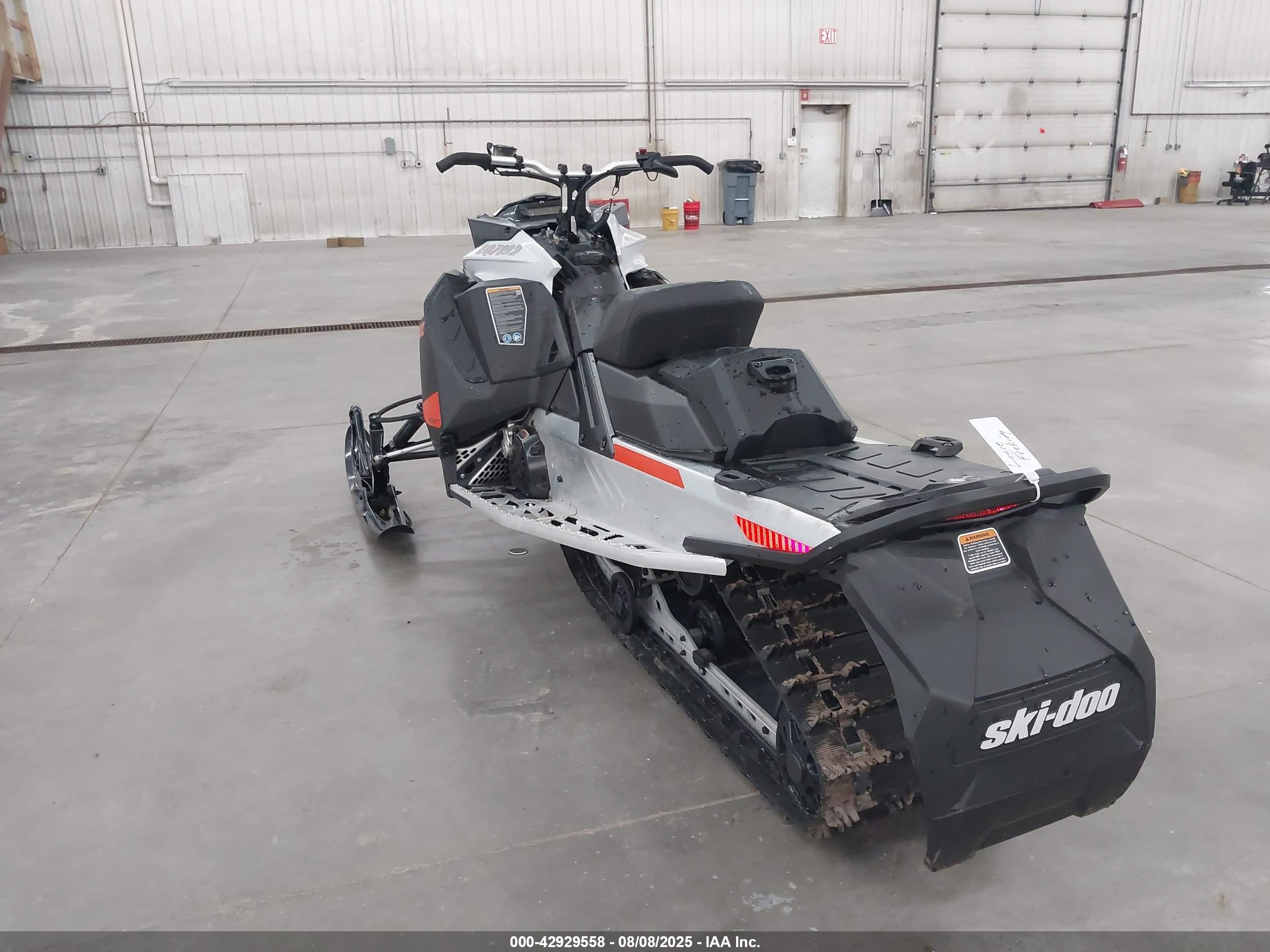 SKI-DOO MX image 3