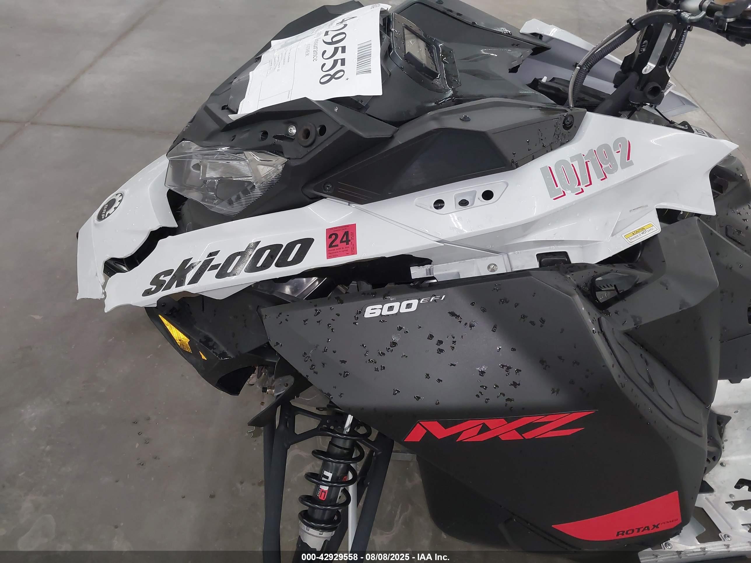 SKI-DOO MX image 6