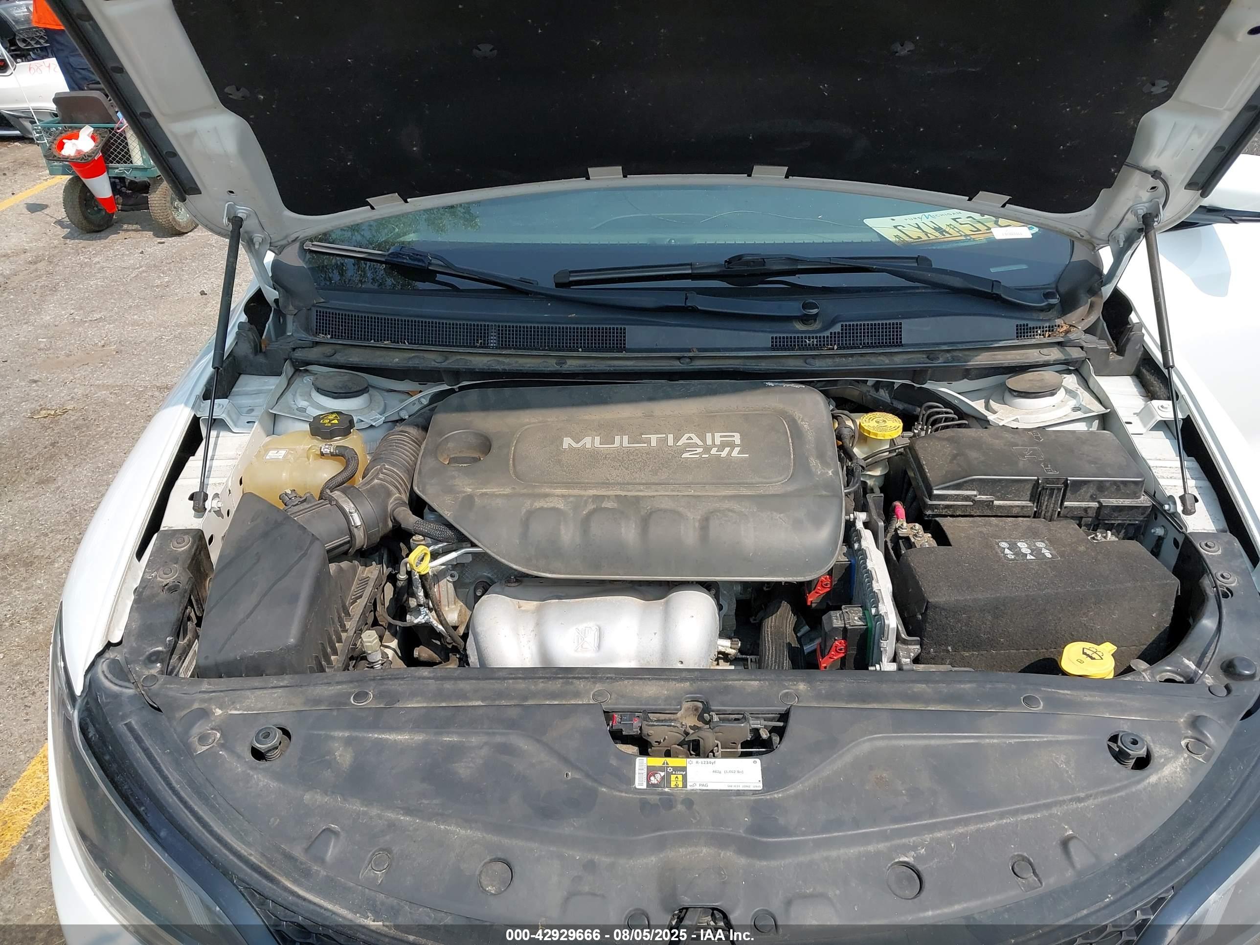 CHRYSLER 200 image 10