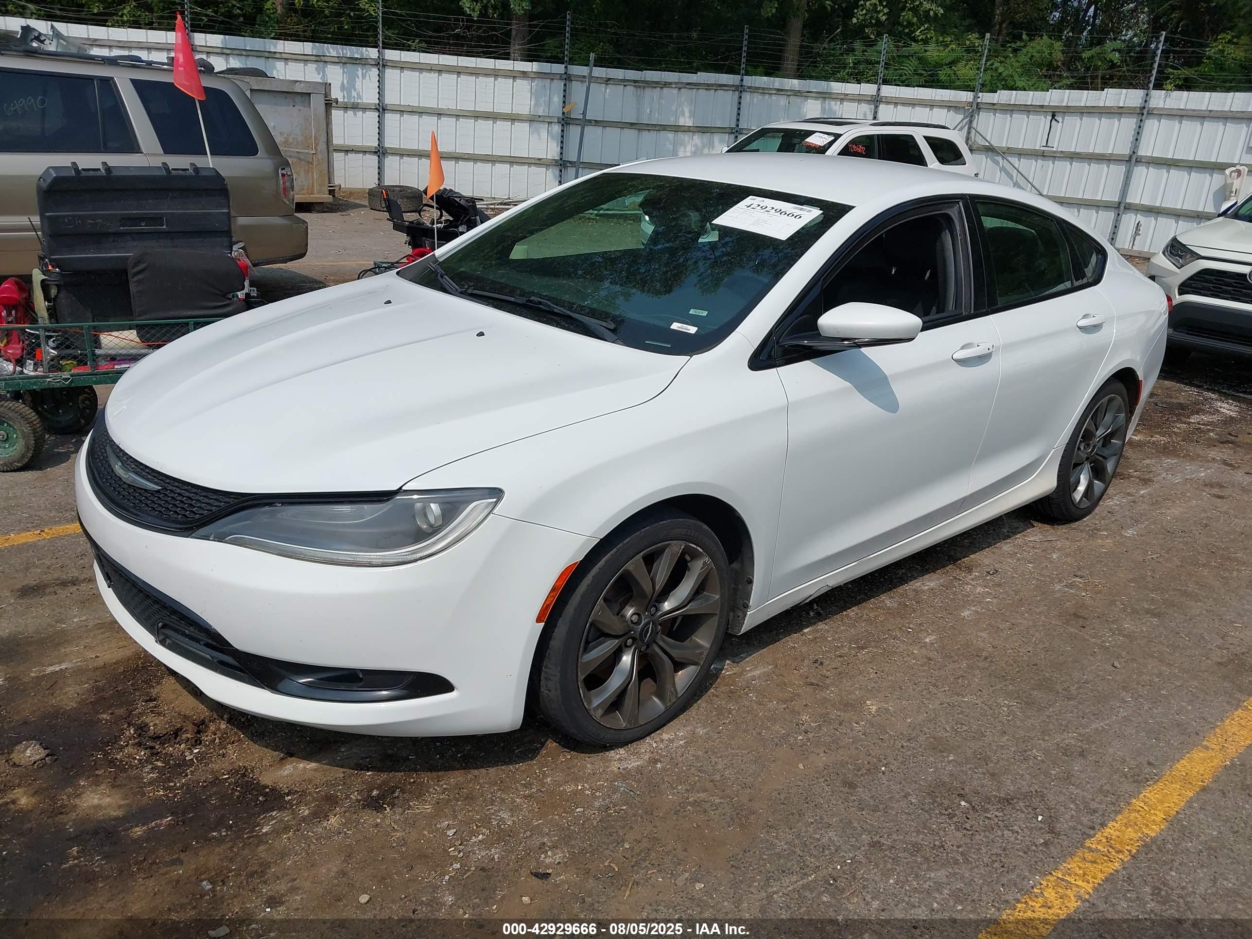 CHRYSLER 200 image 2