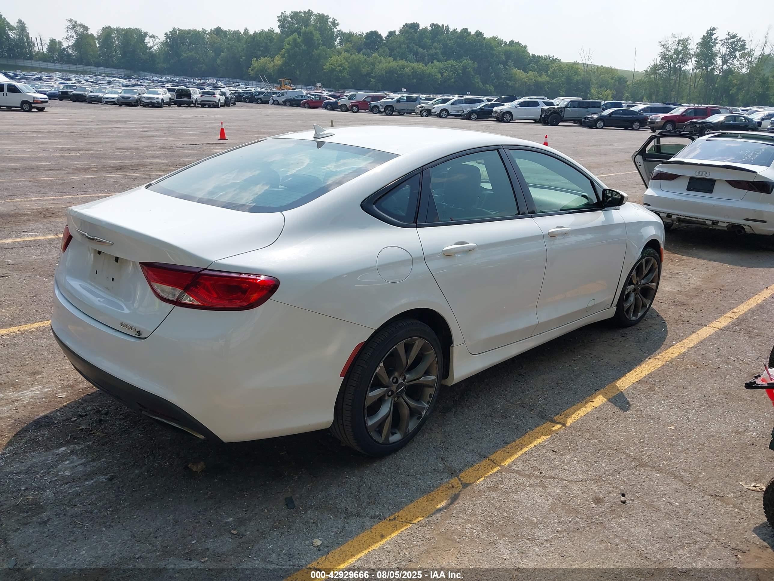 CHRYSLER 200 image 4