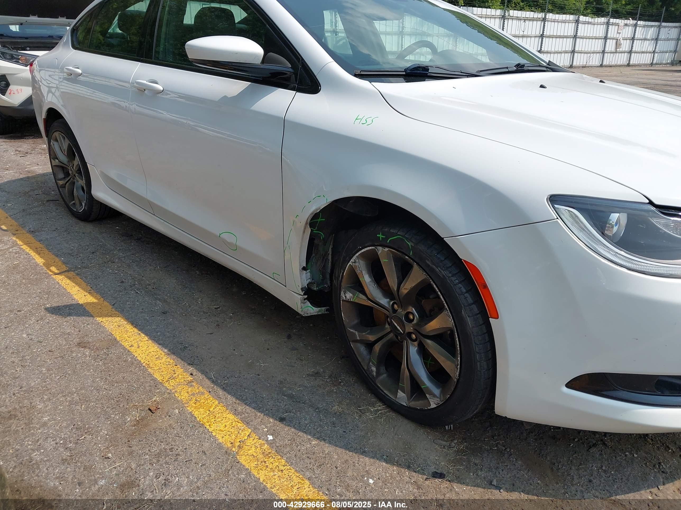 CHRYSLER 200 image 6