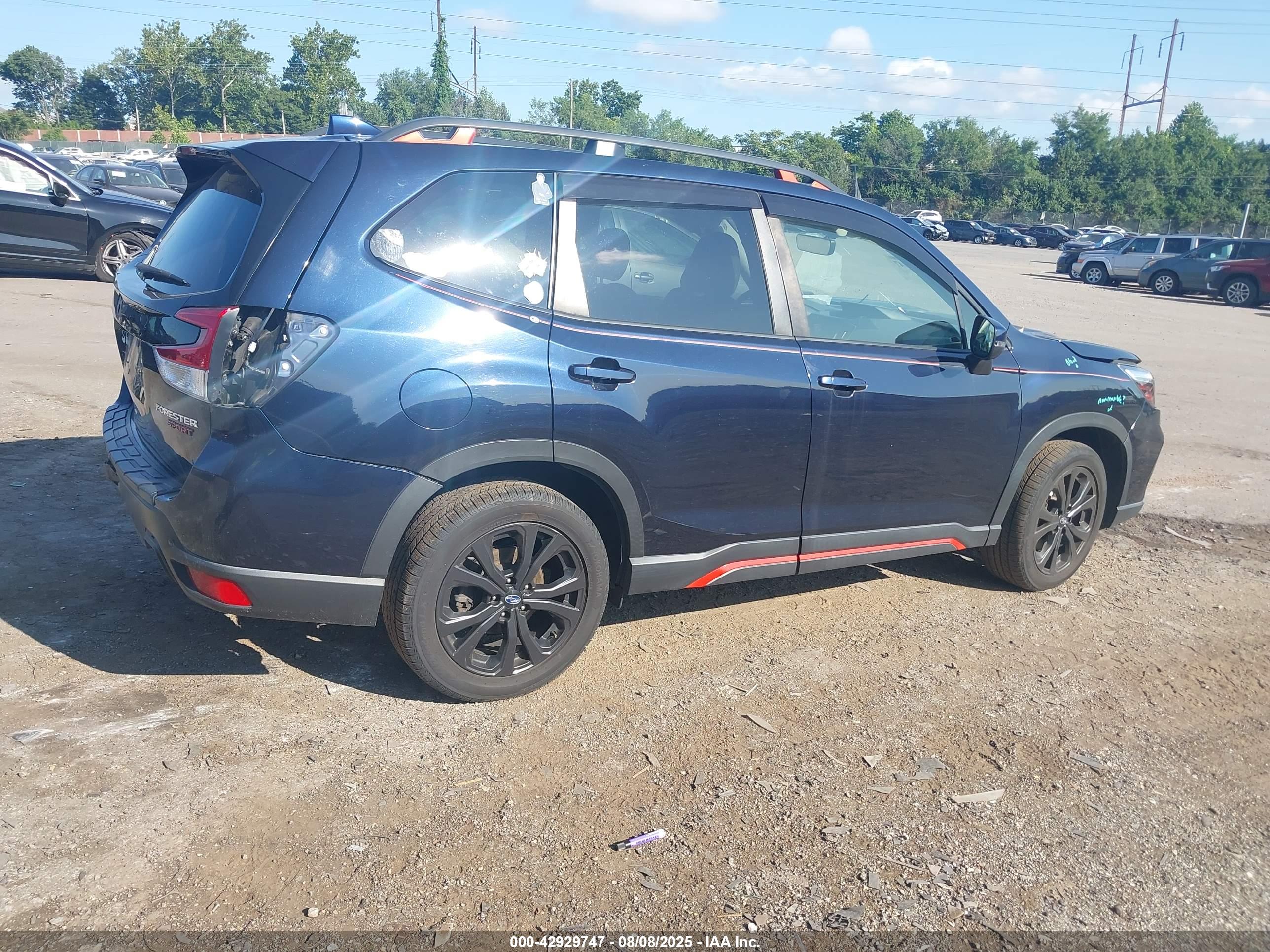 SUBARU FORESTER image 4