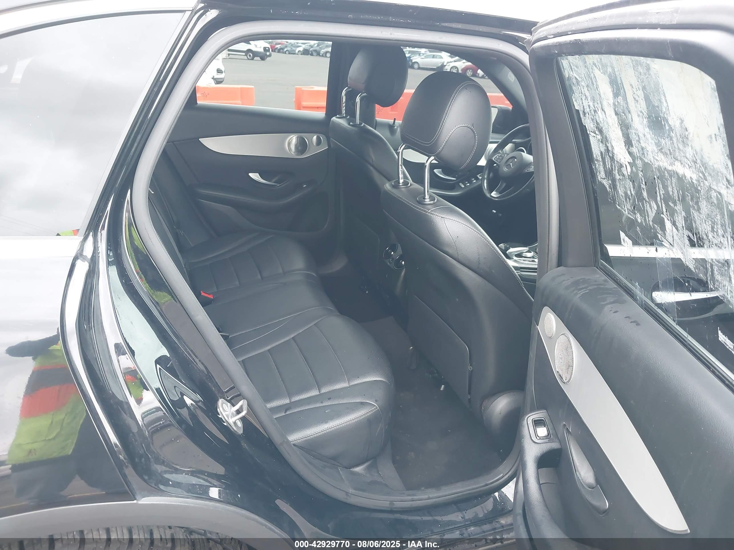 MERCEDES-BENZ GLC image 8