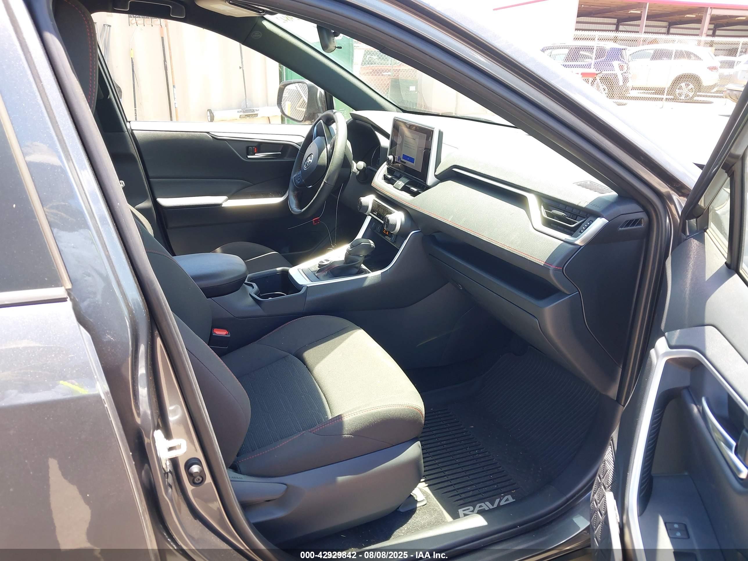 TOYOTA RAV4 image 5