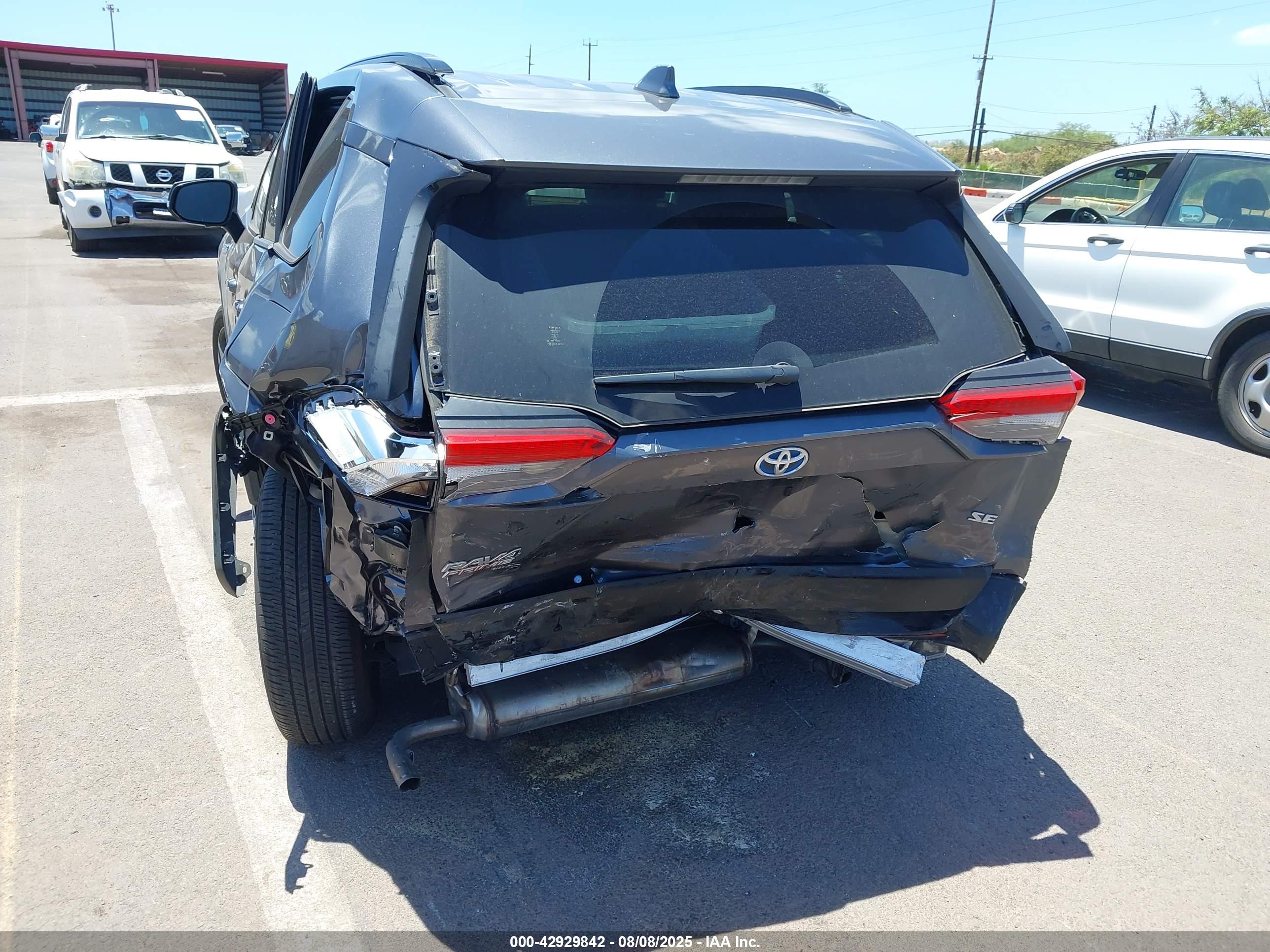 TOYOTA RAV4 image 6