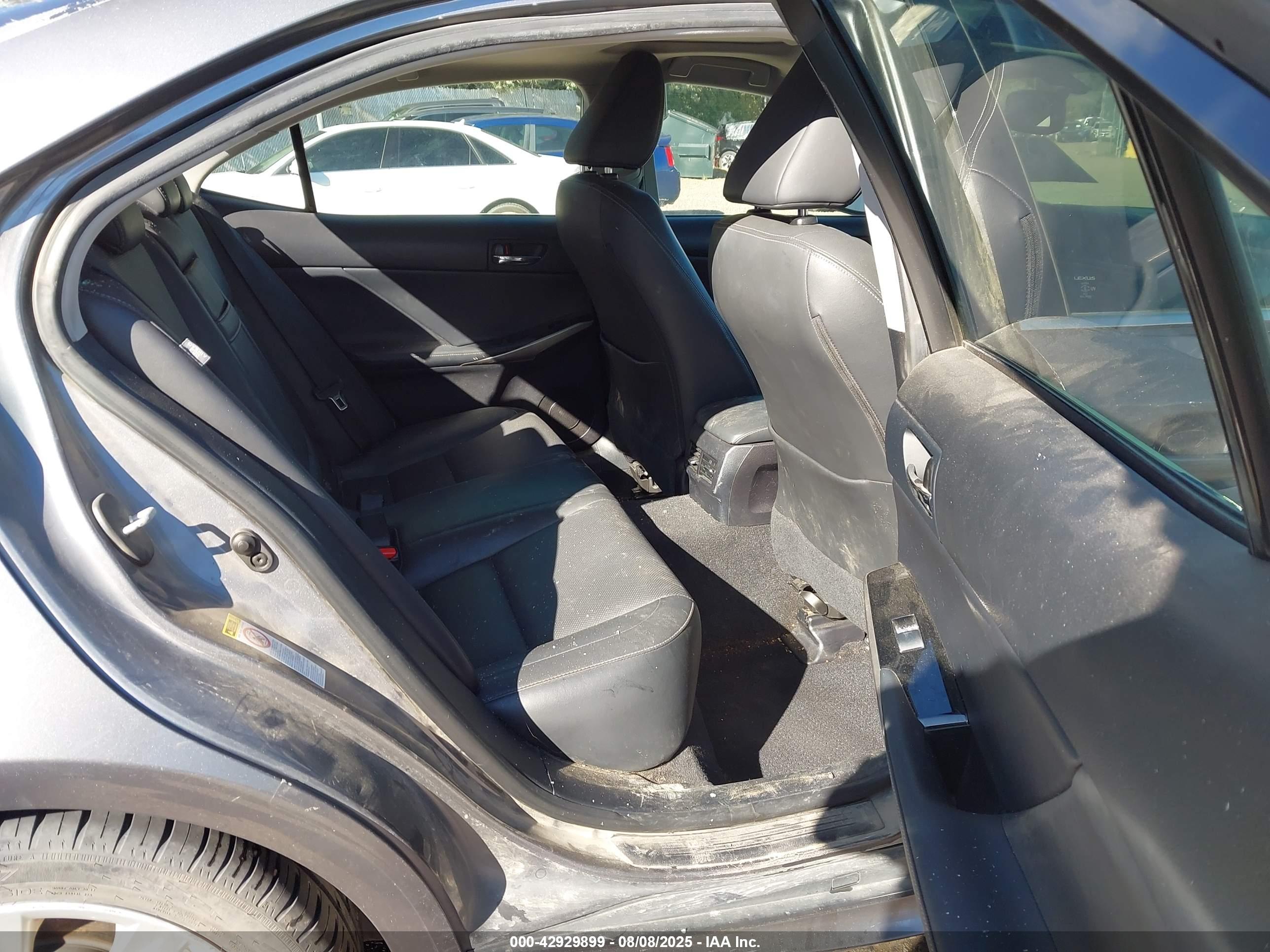 LEXUS IS image 8