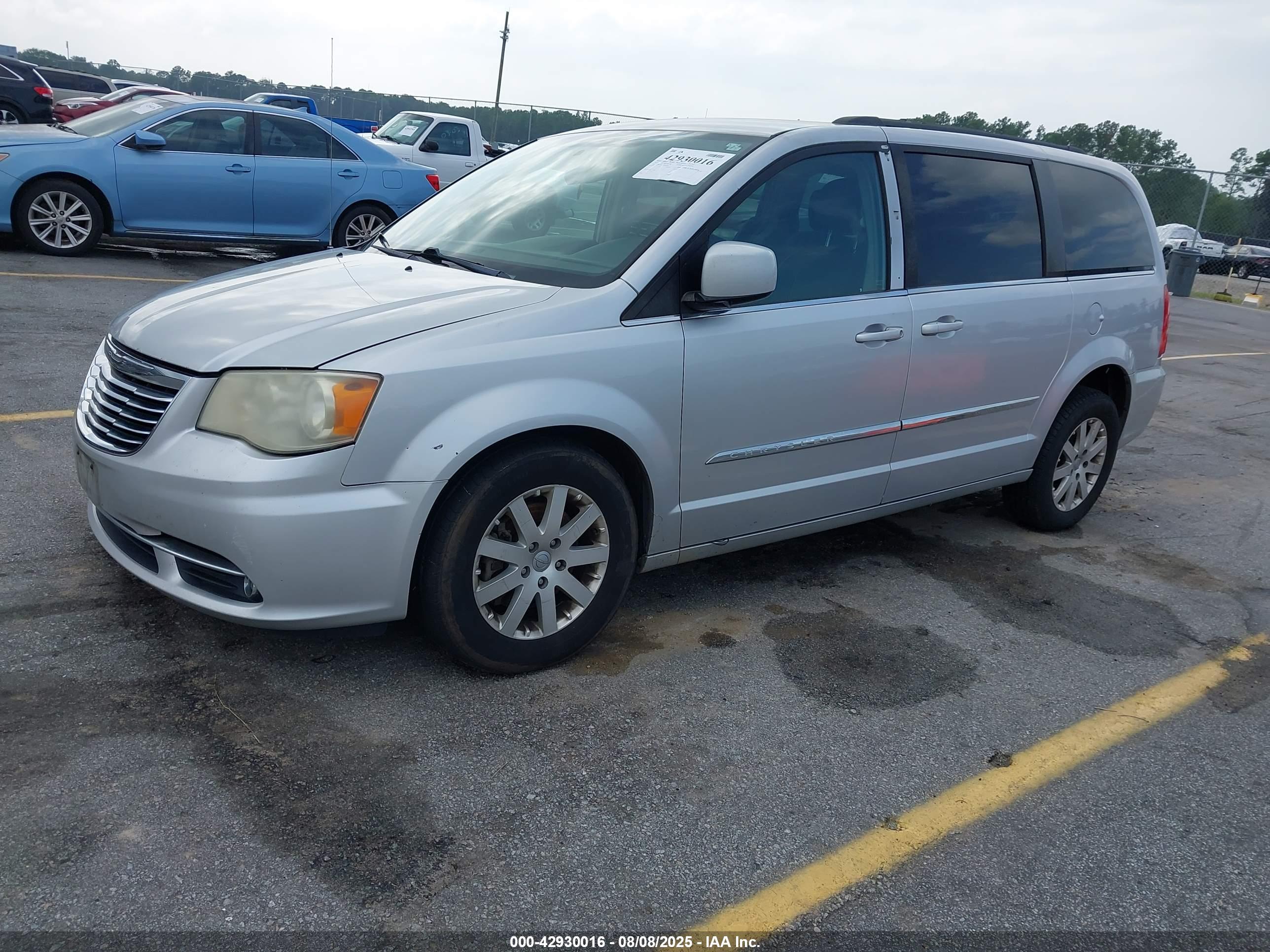 CHRYSLER TOWN image 2