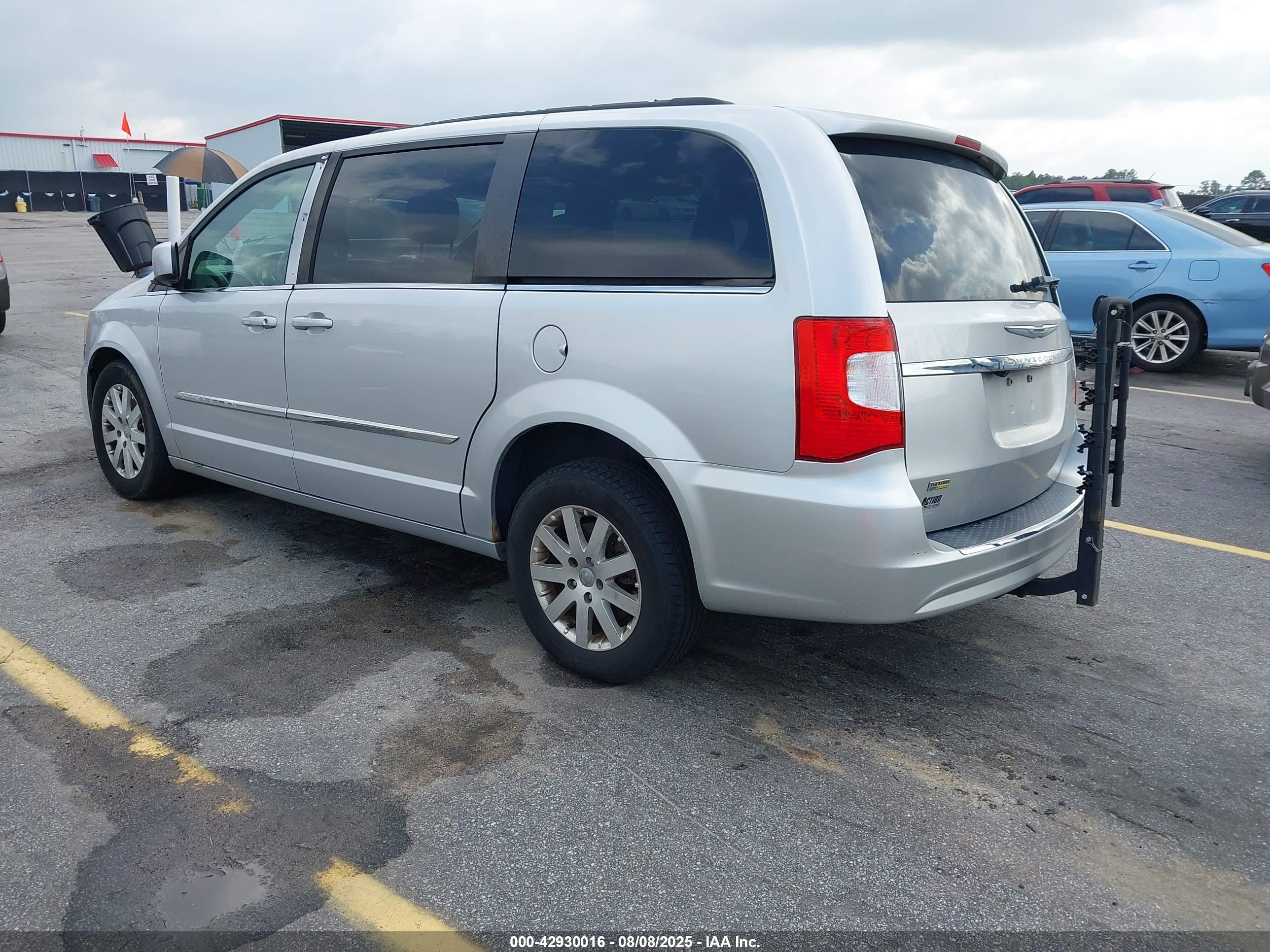 CHRYSLER TOWN image 3