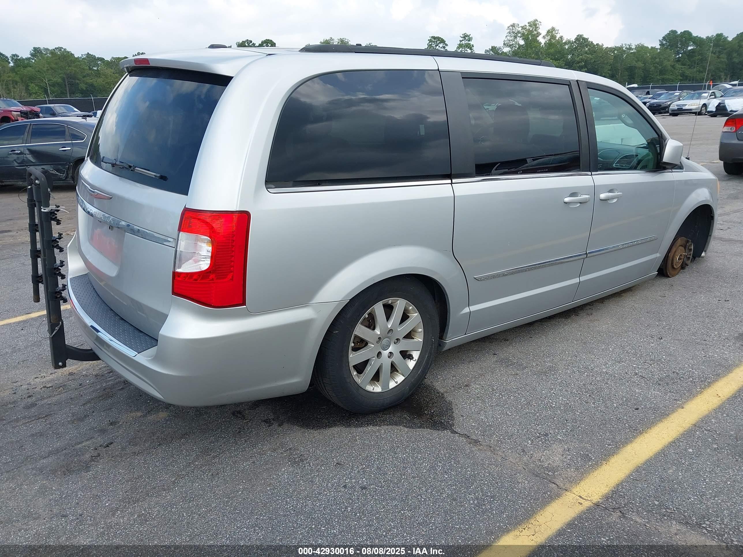 CHRYSLER TOWN image 4