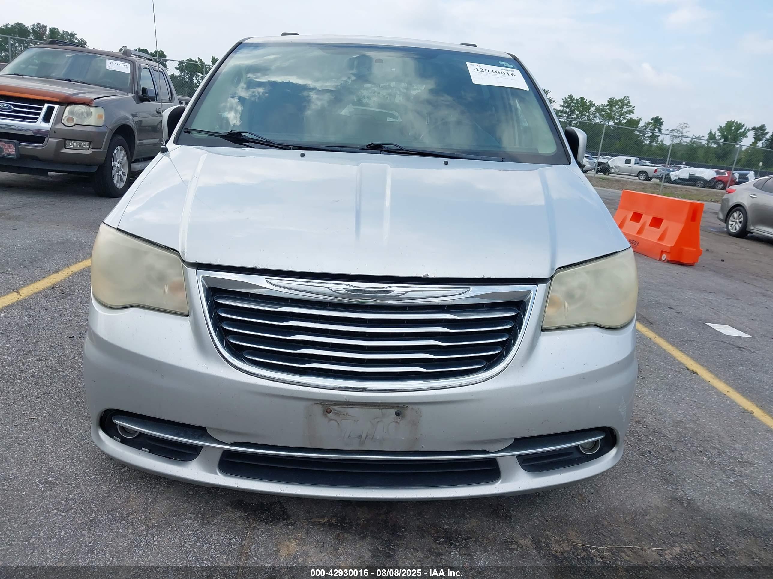 CHRYSLER TOWN image 6