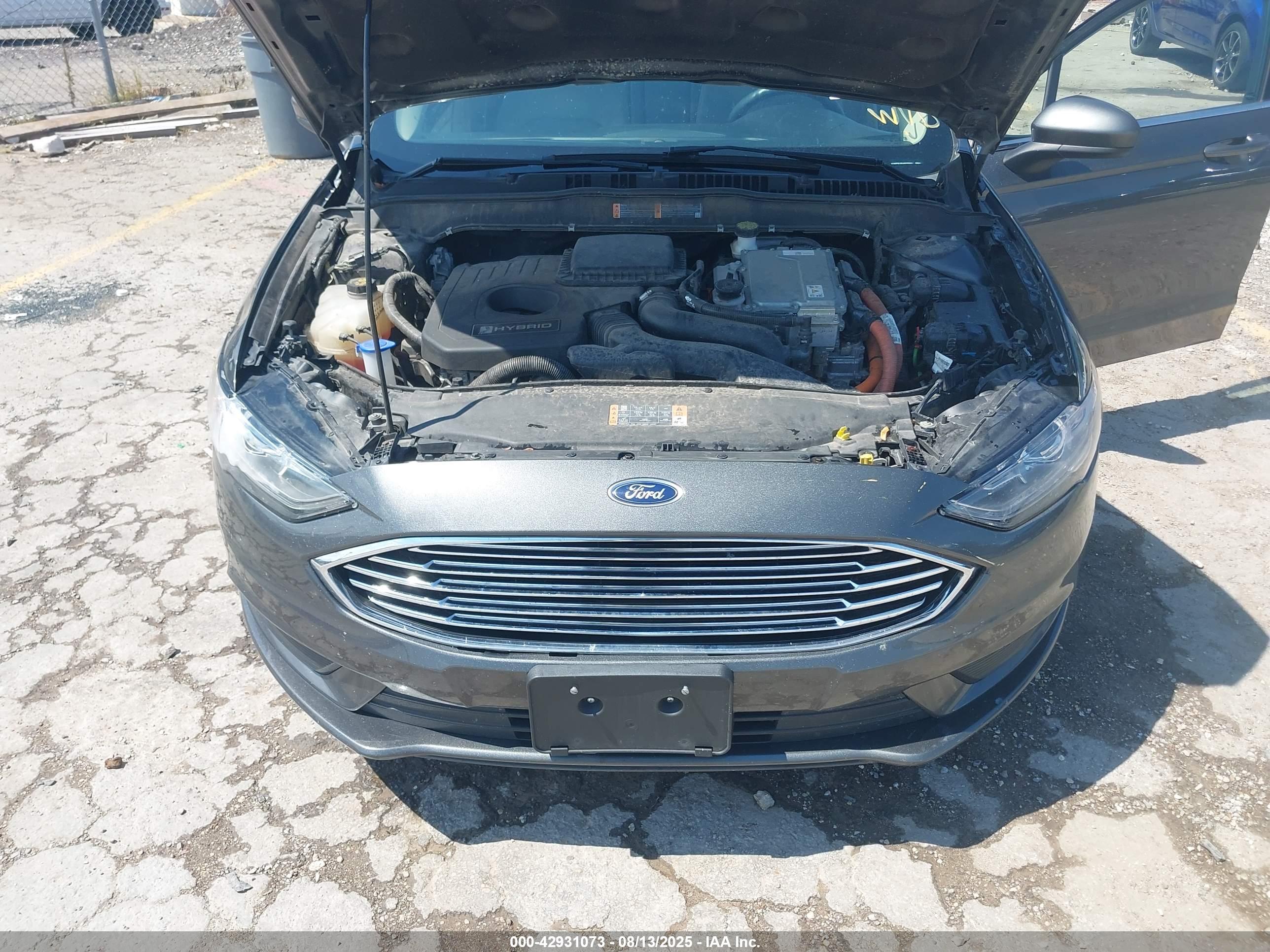 FORD FUSION image 10