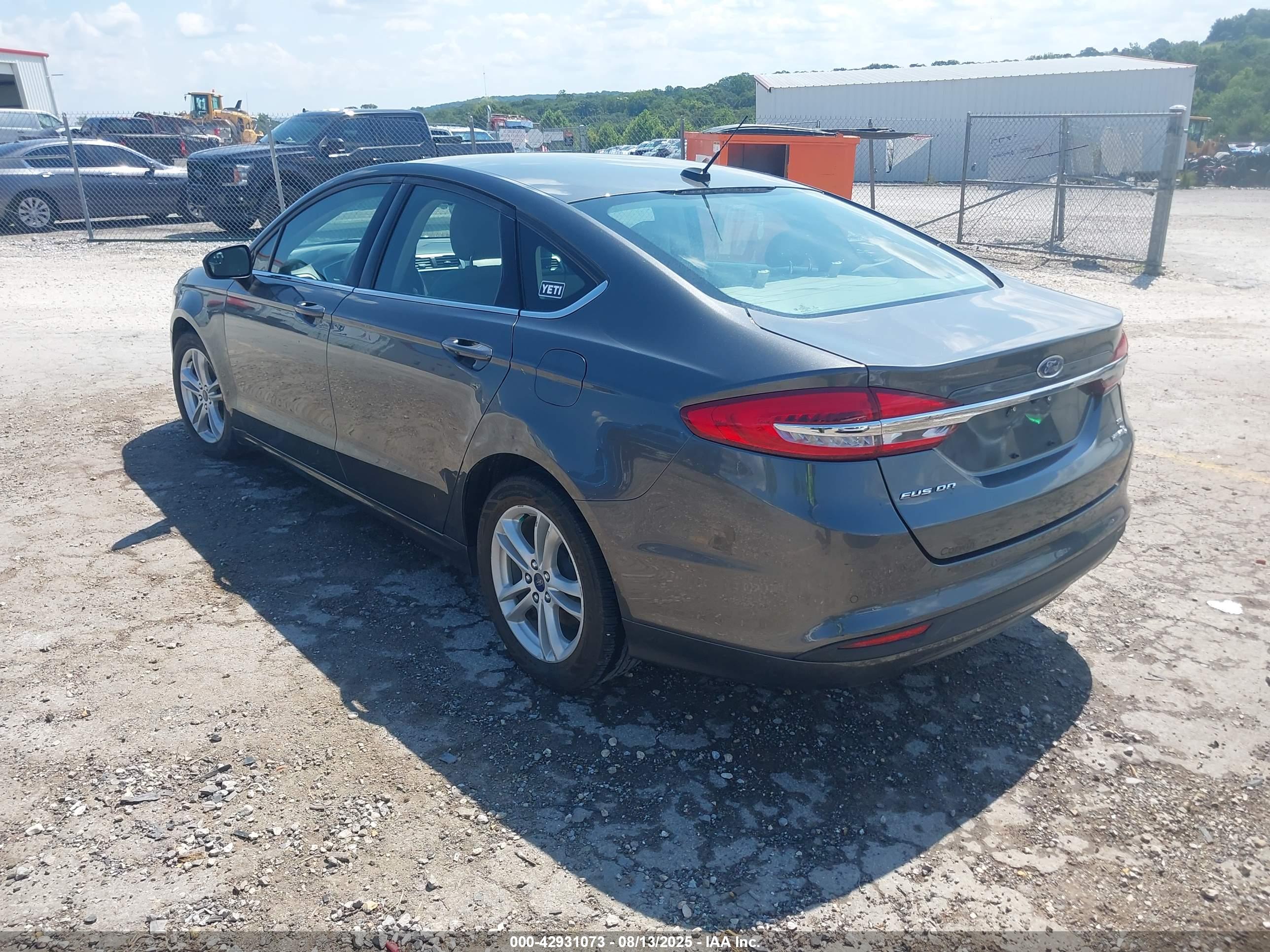 FORD FUSION image 3