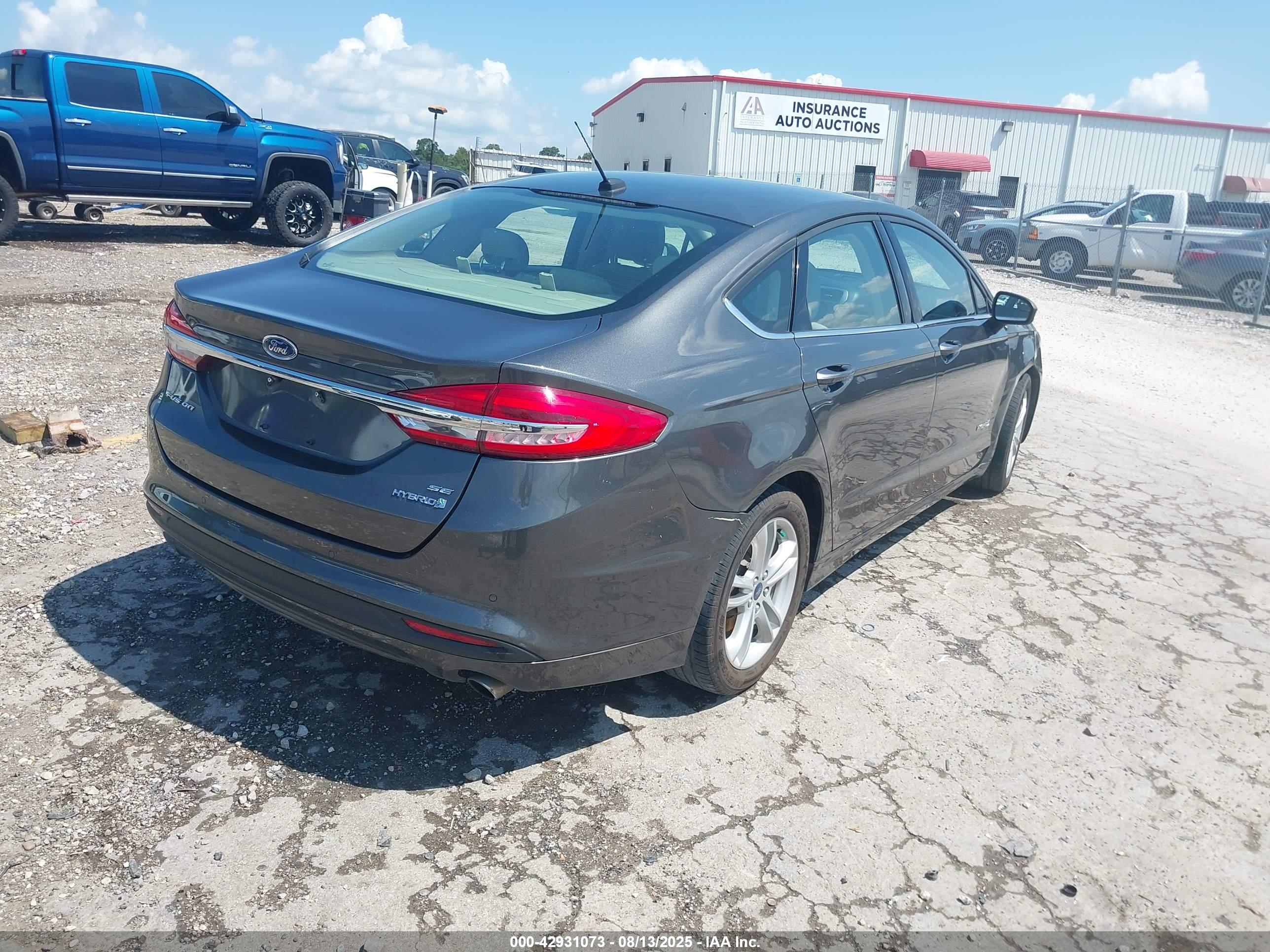 FORD FUSION image 4