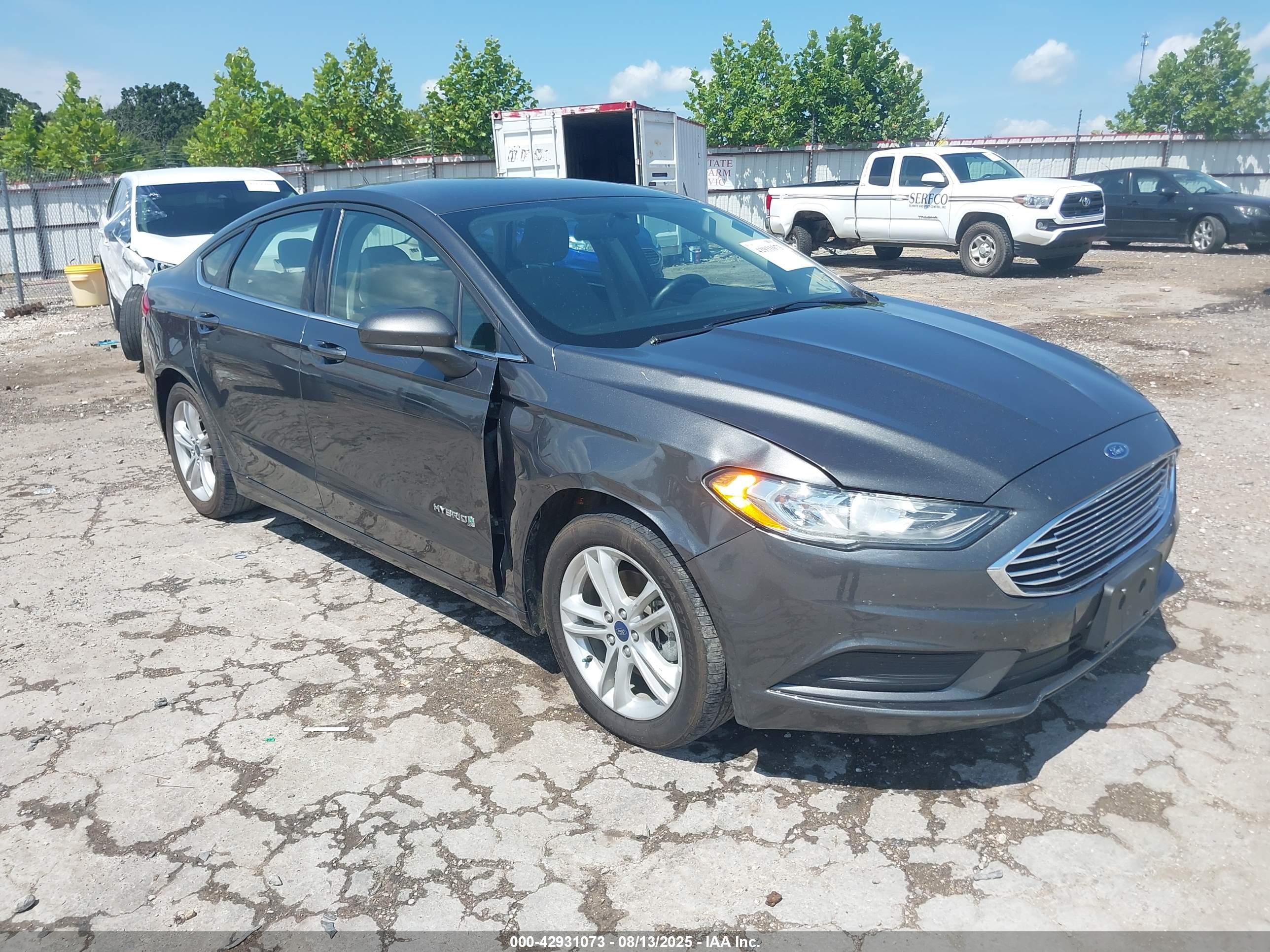 FORD FUSION image 6
