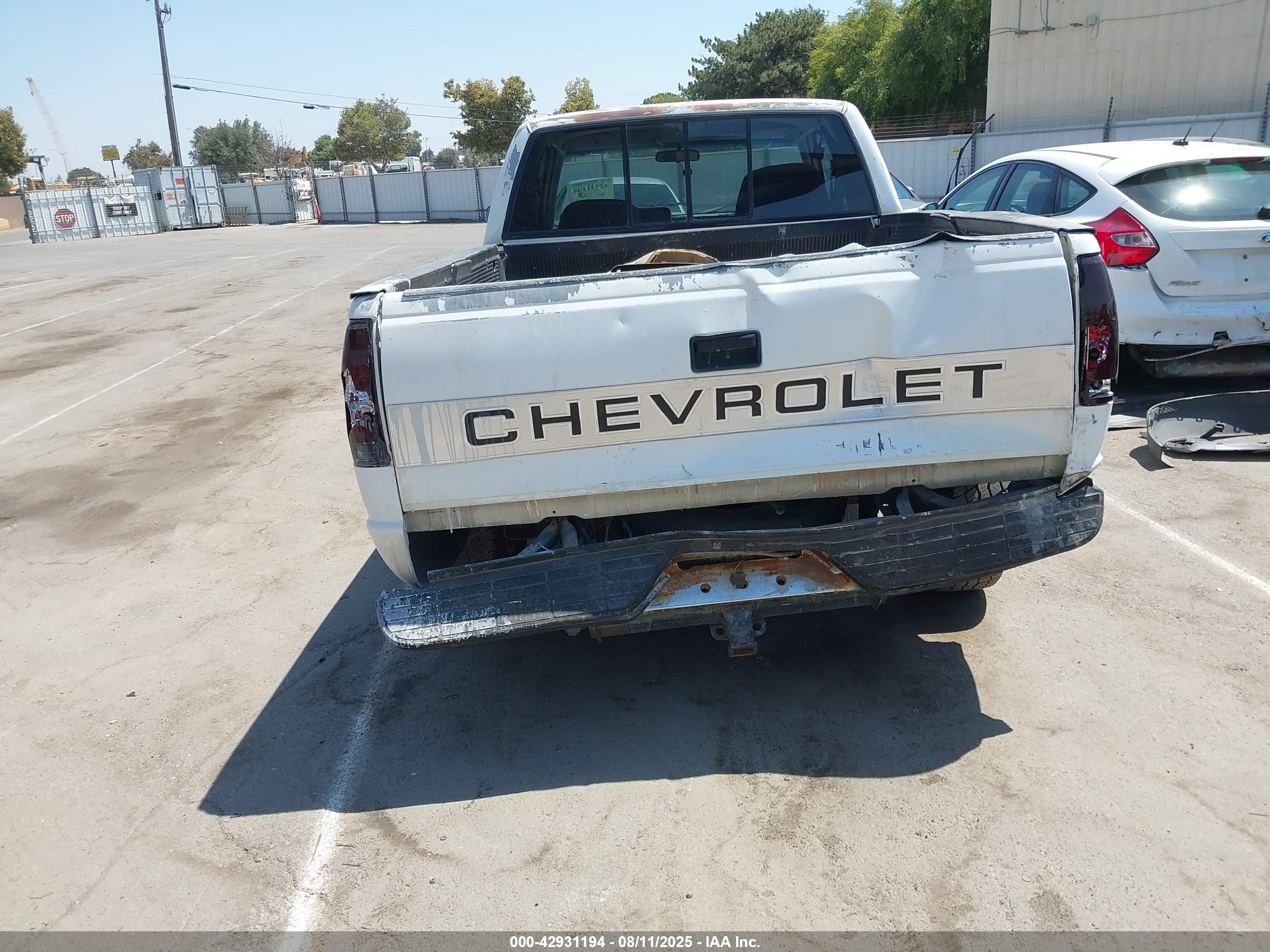 CHEVROLET GMT-400 image 6
