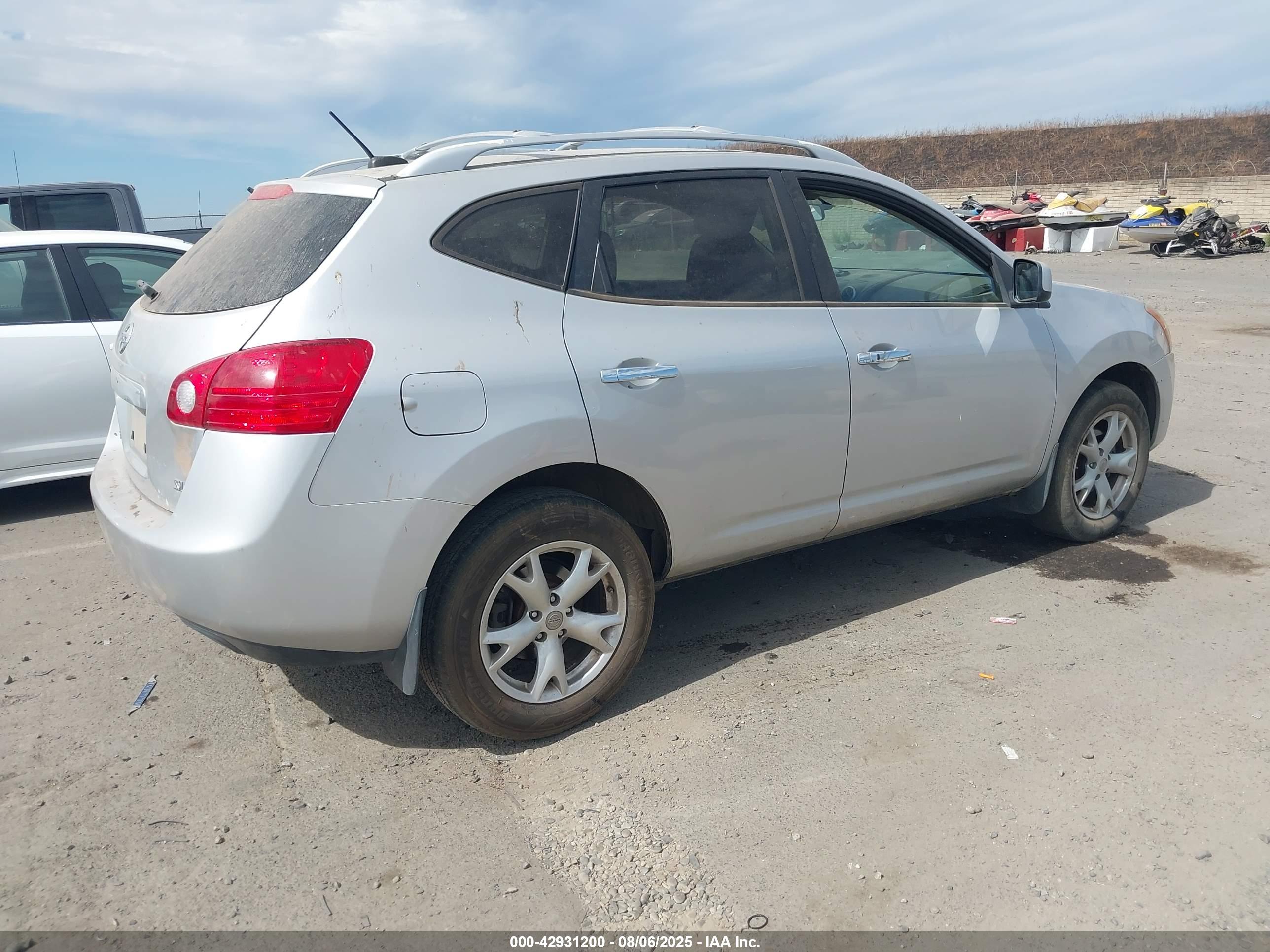 NISSAN ROGUE image 4