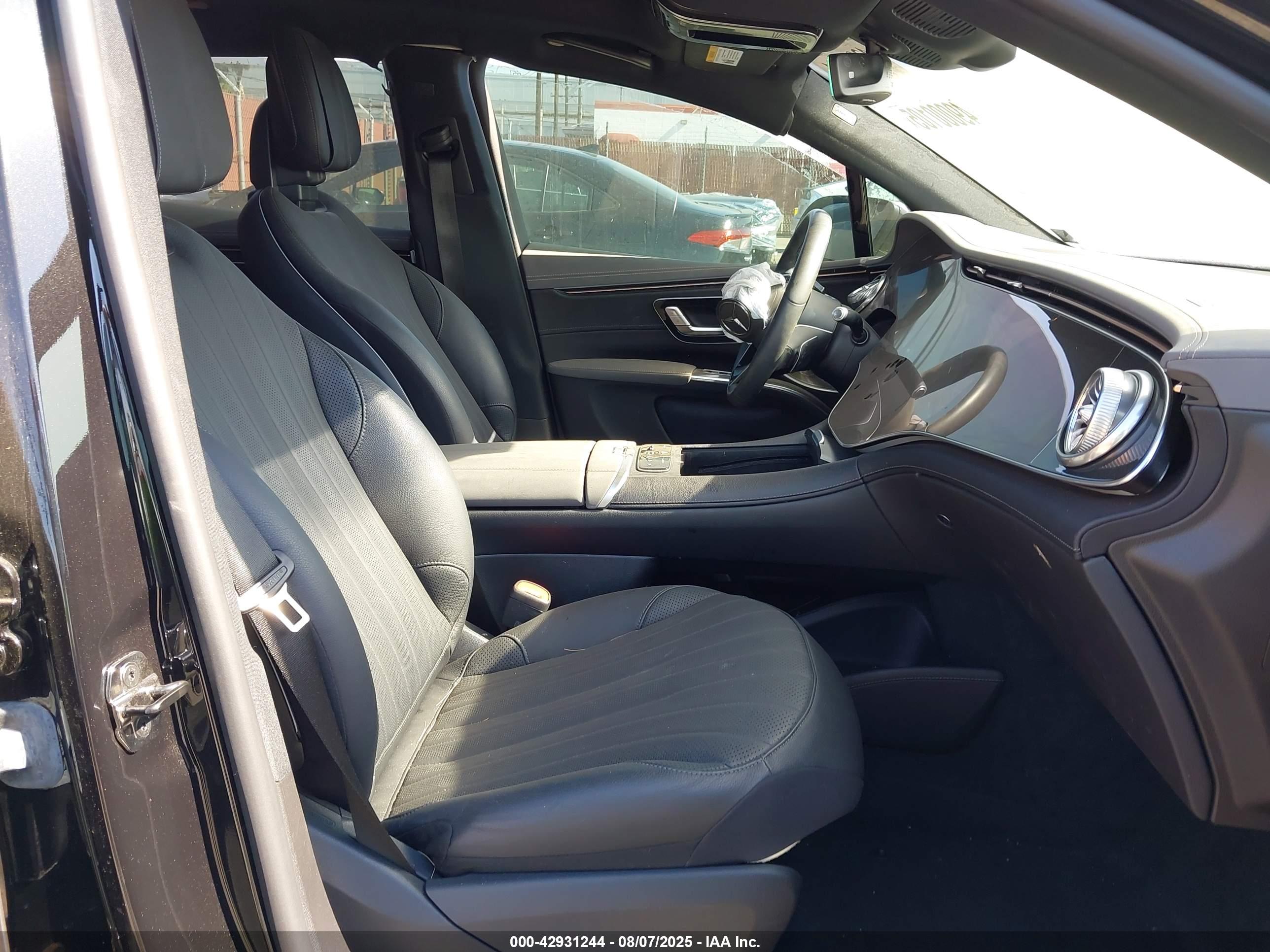 MERCEDES-BENZ EQS image 5