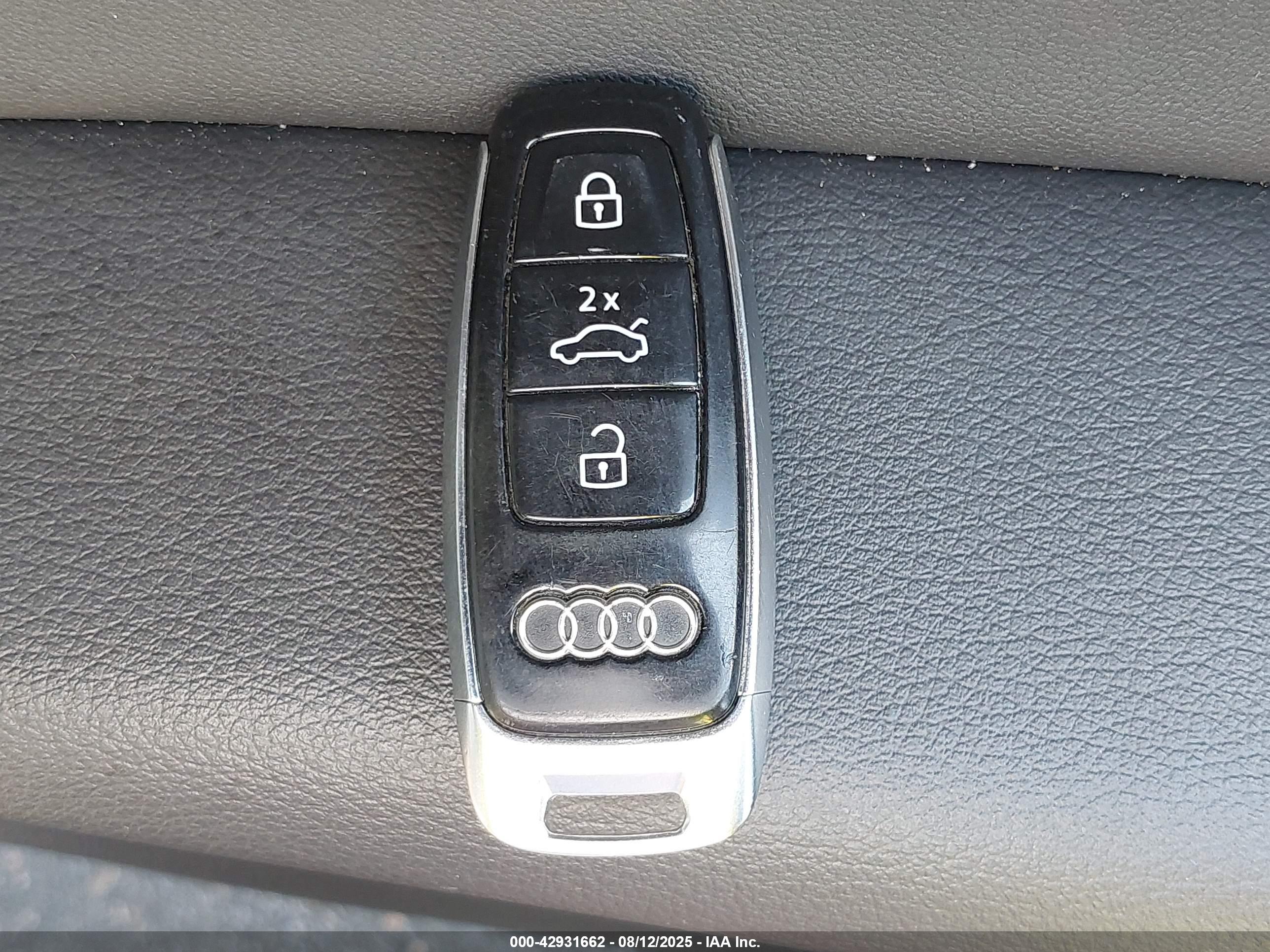 AUDI Q8 image 11