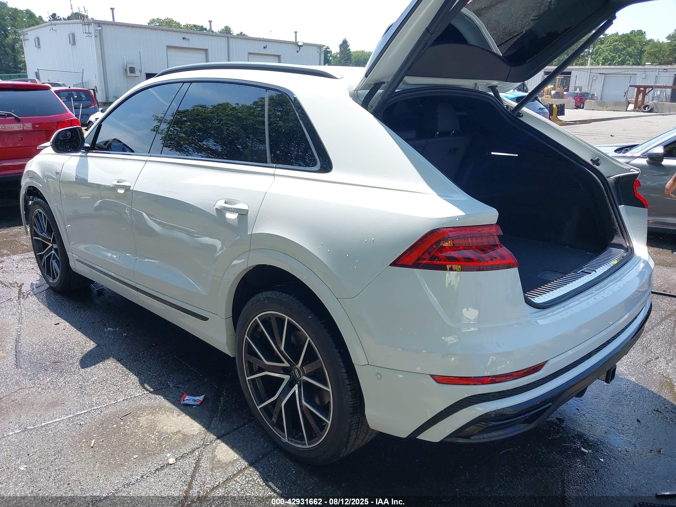 AUDI Q8 image 3