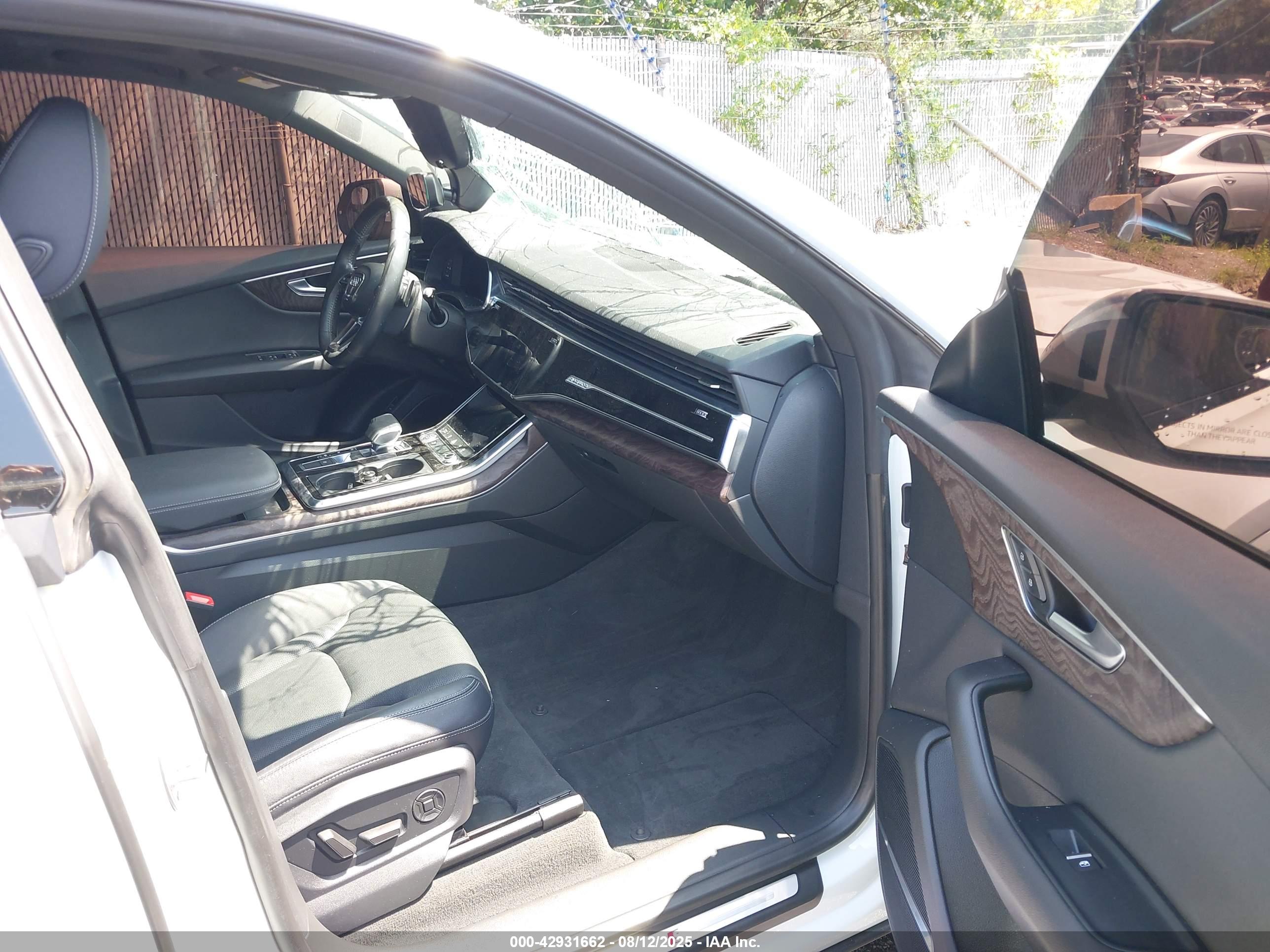 AUDI Q8 image 5