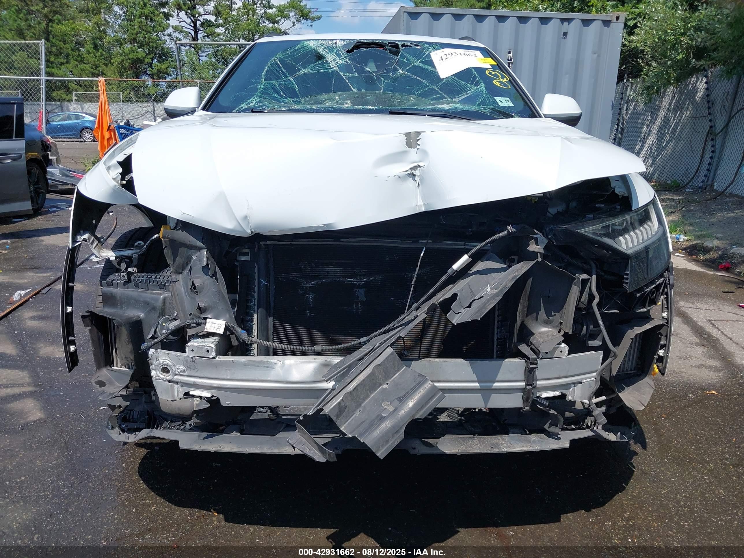 AUDI Q8 image 6