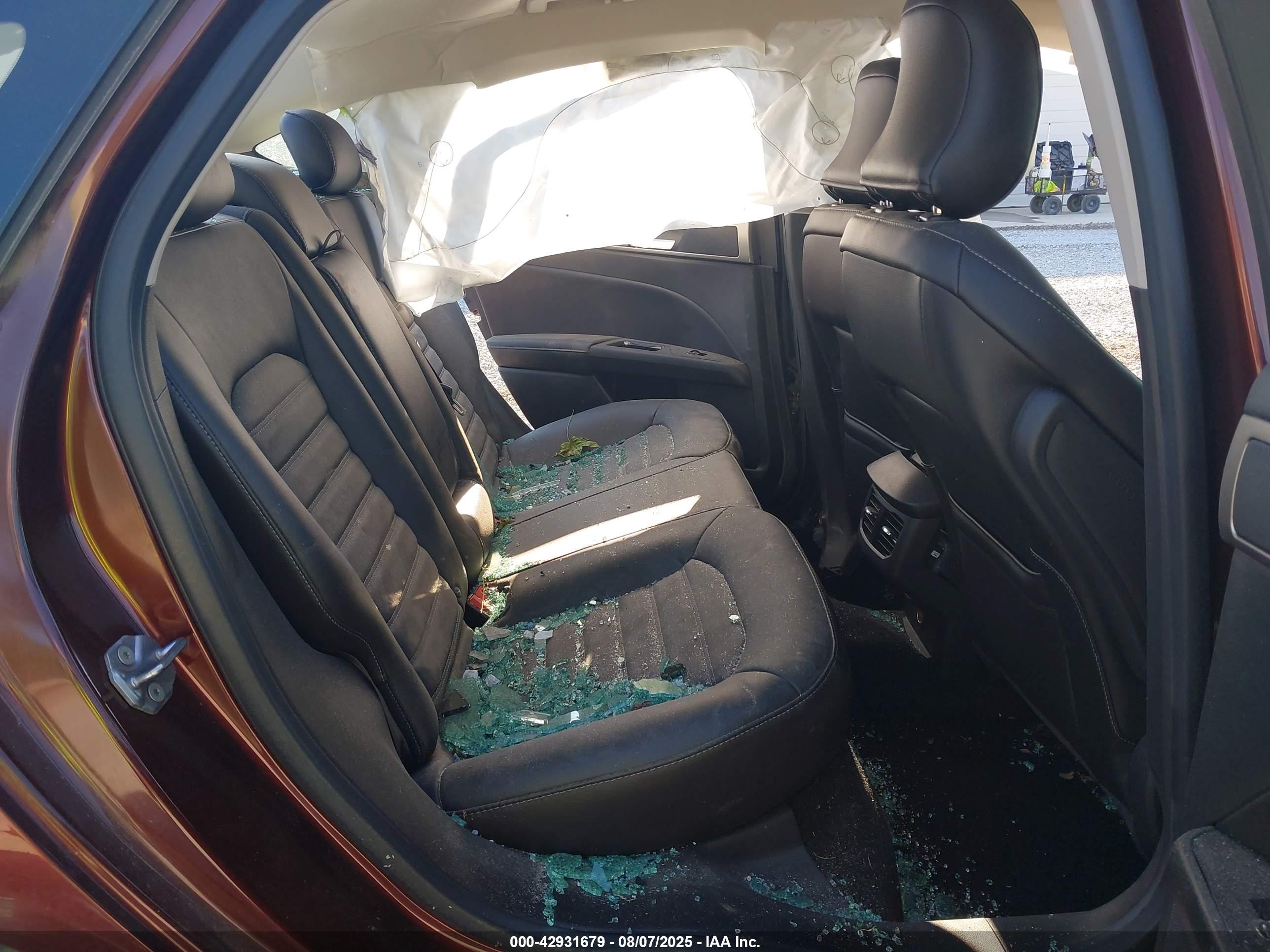 FORD FUSION image 8