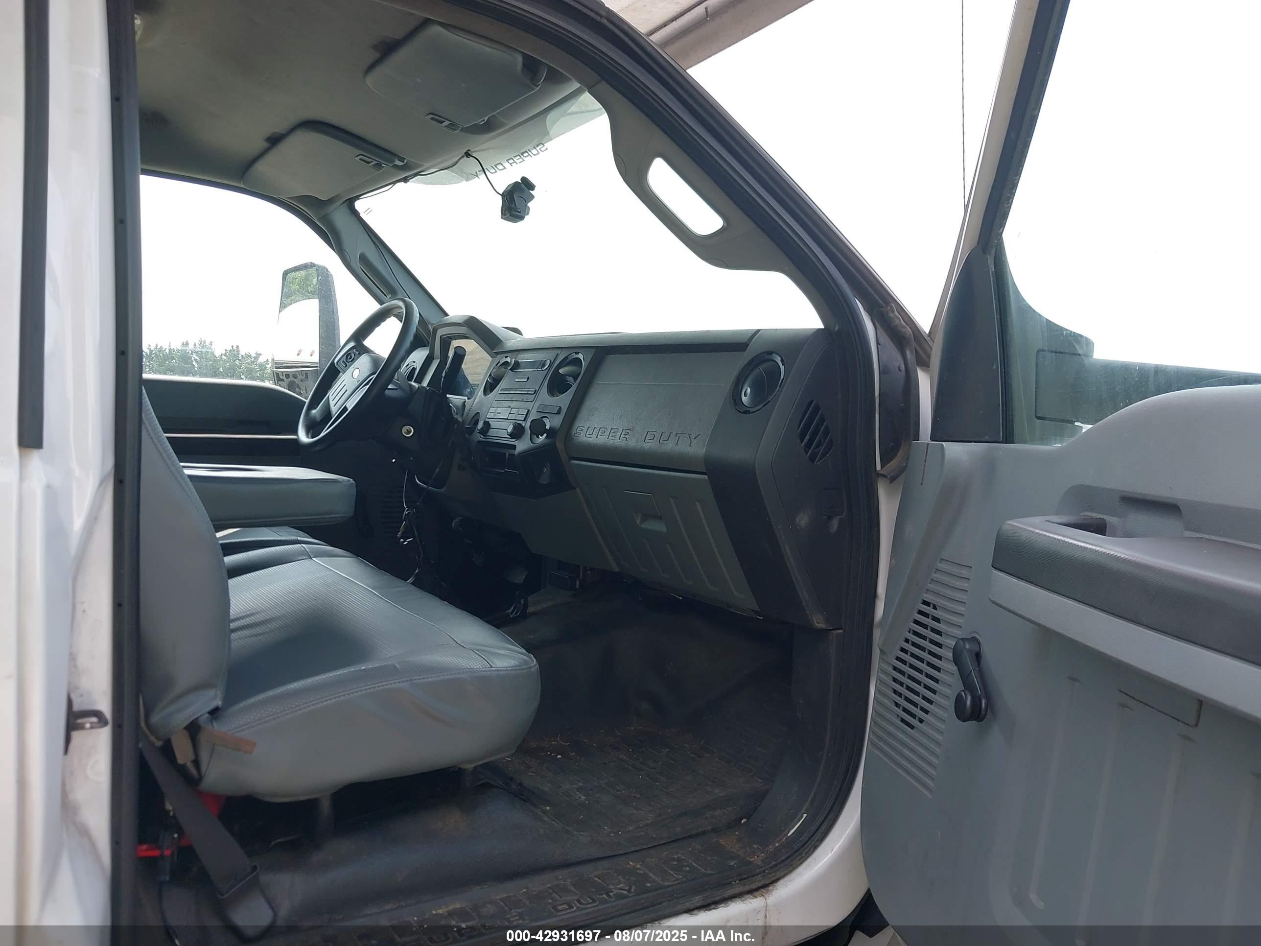 FORD F-650 image 7