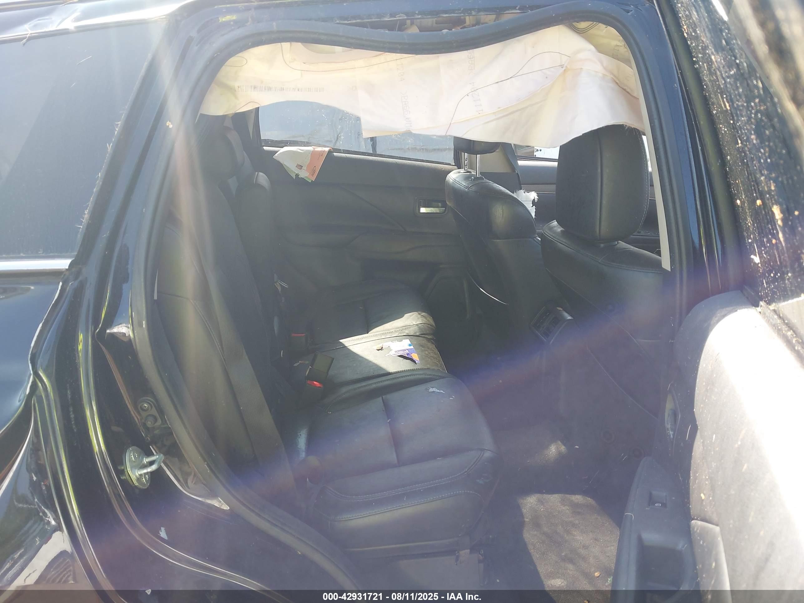 MITSUBISHI OUTLANDER image 8