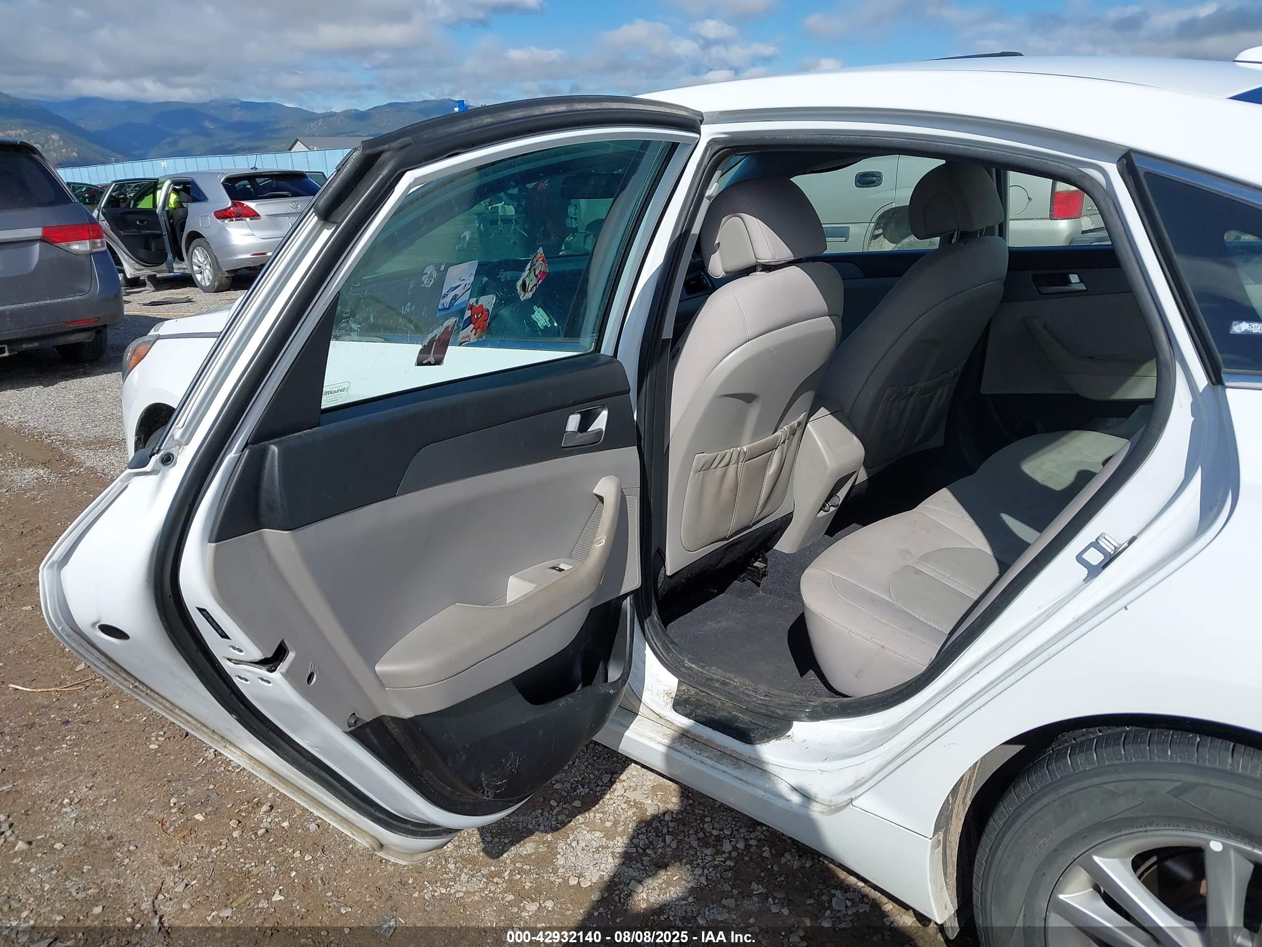 HYUNDAI SONATA image 8