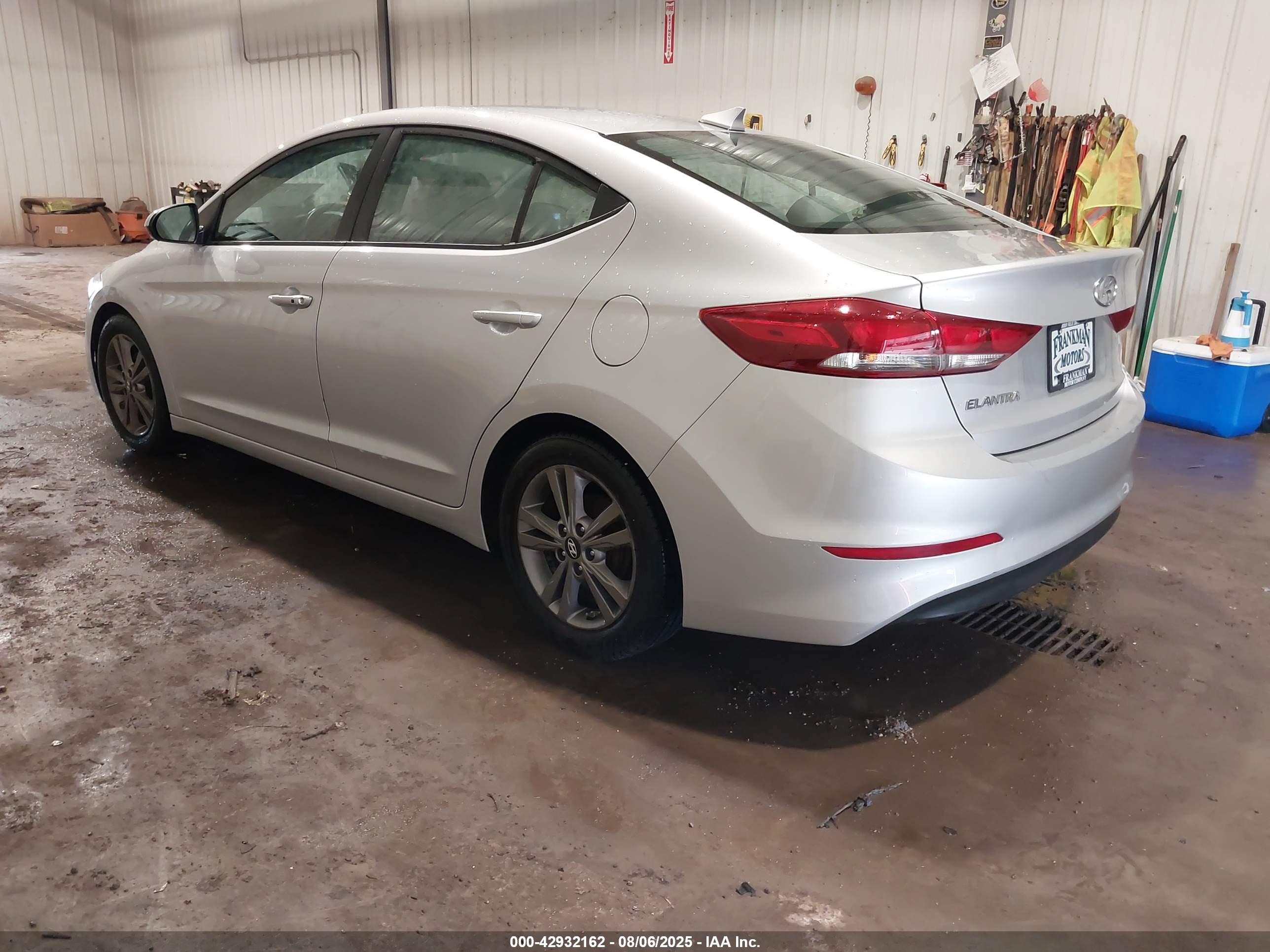 HYUNDAI ELANTRA image 3