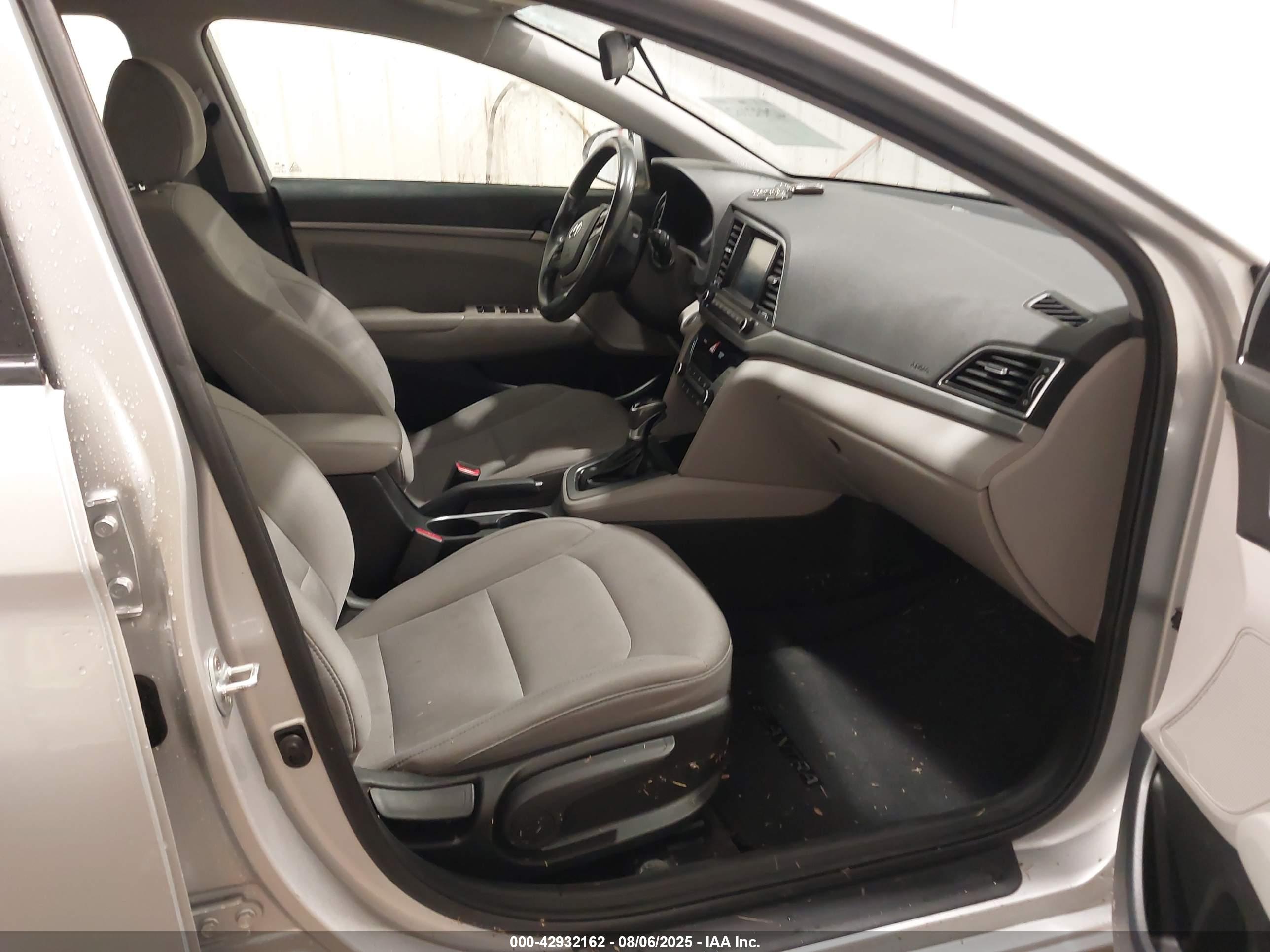 HYUNDAI ELANTRA image 5