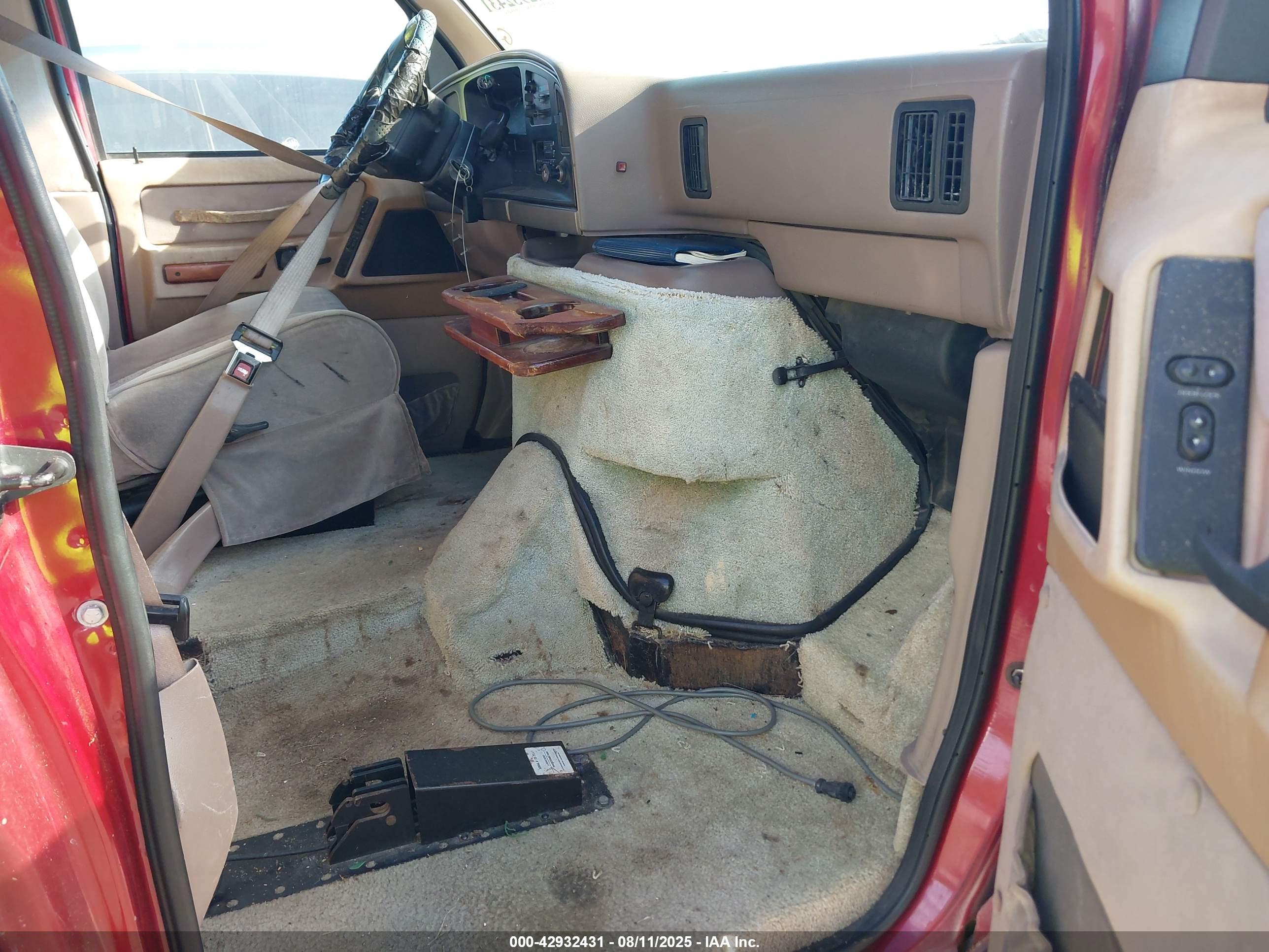 FORD ECONOLINE image 5