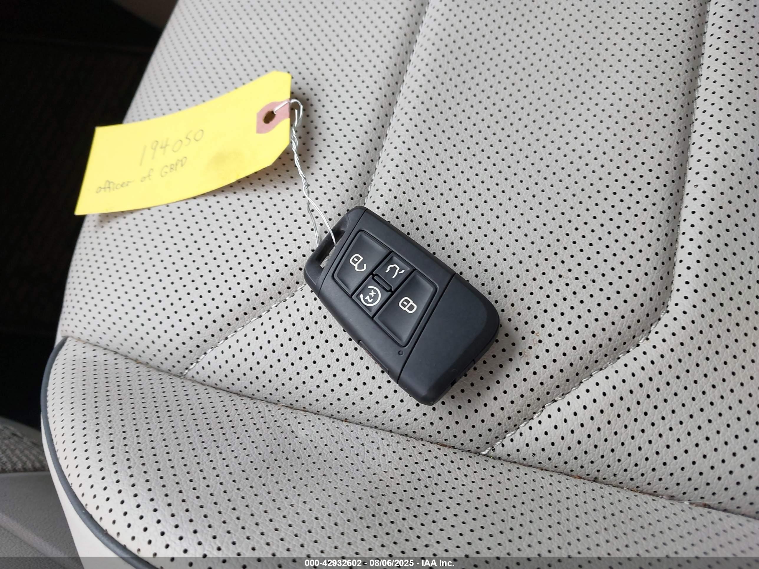 VOLKSWAGEN TIGUAN image 11