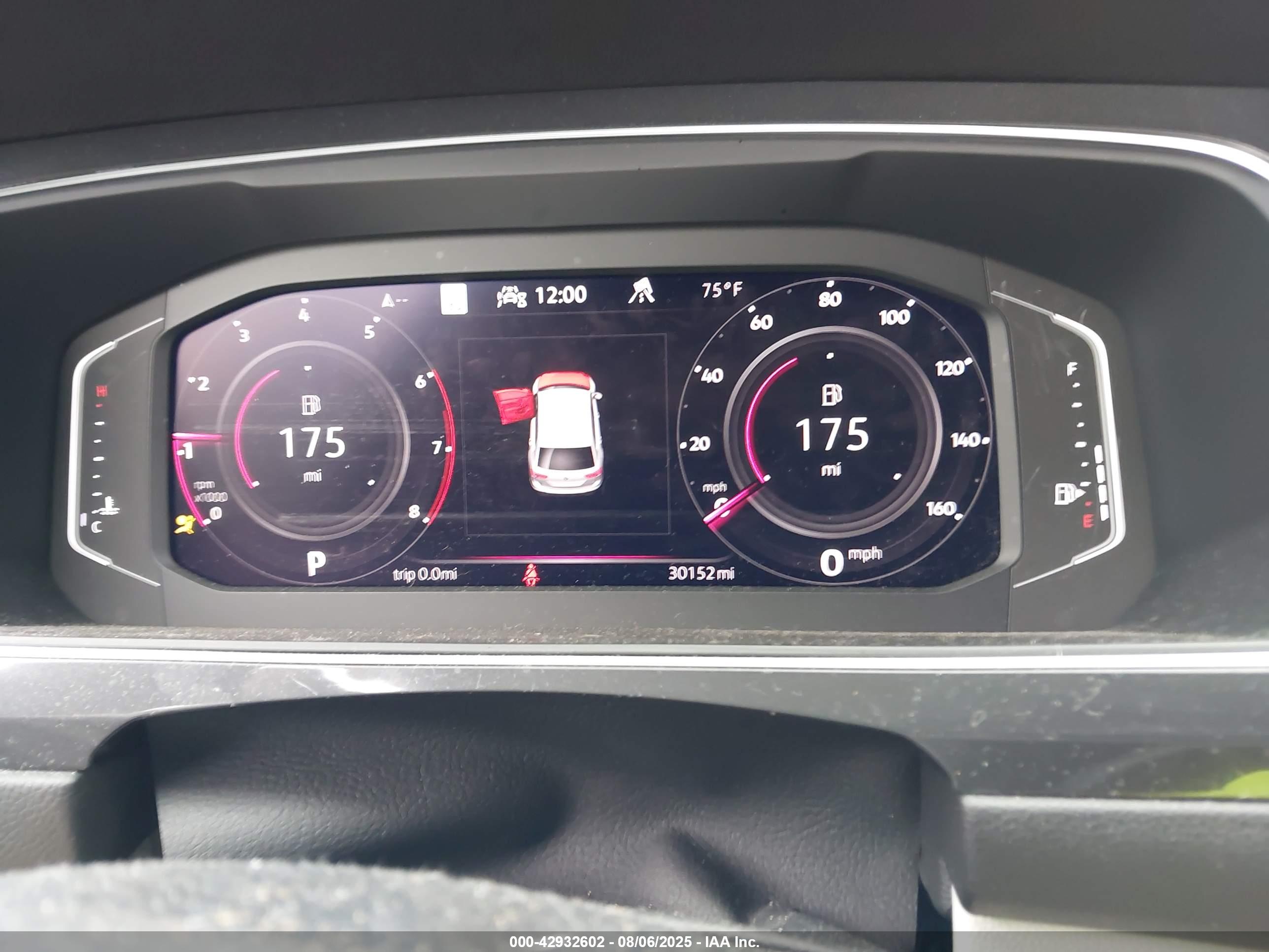 VOLKSWAGEN TIGUAN image 7