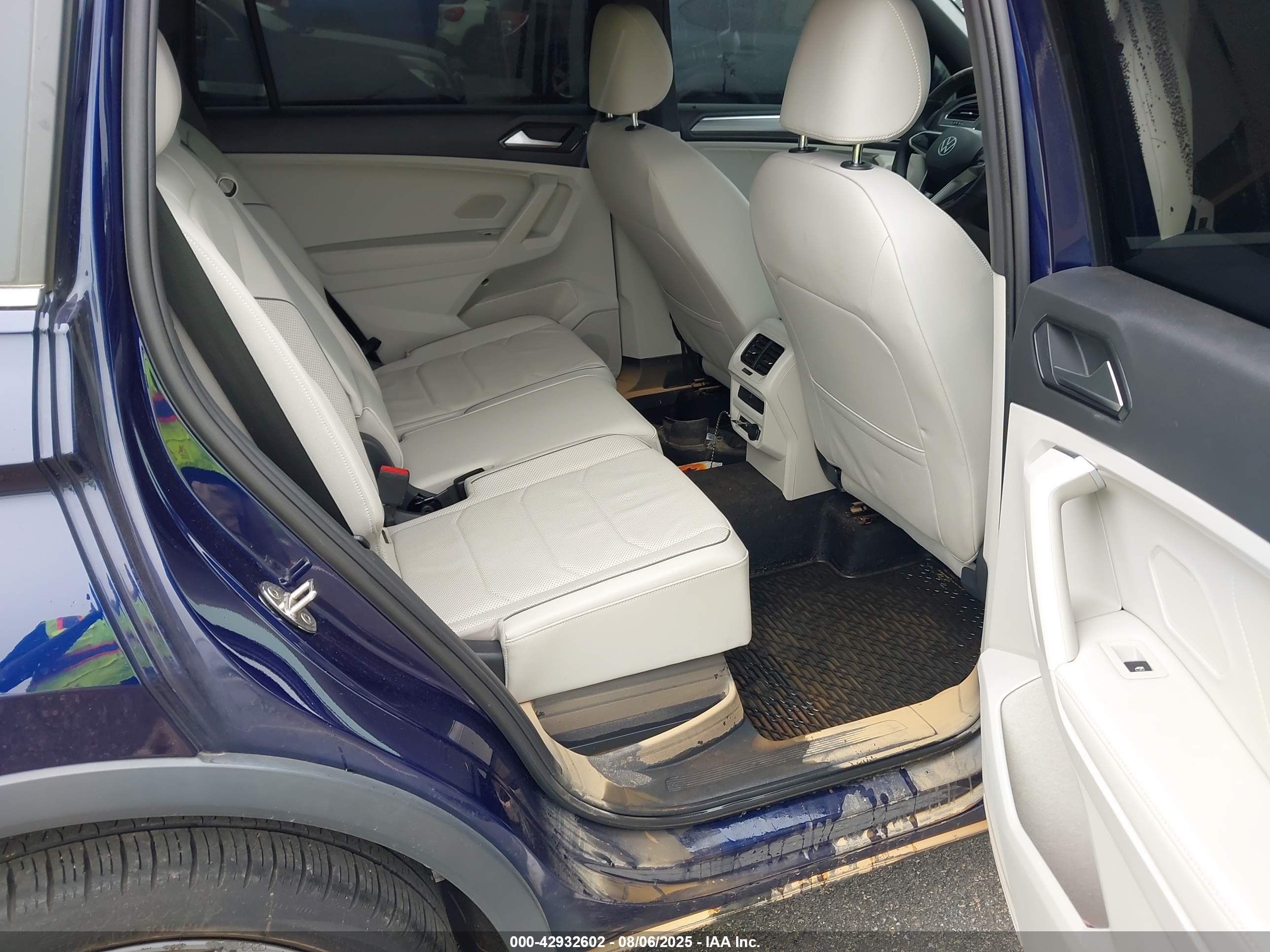 VOLKSWAGEN TIGUAN image 8