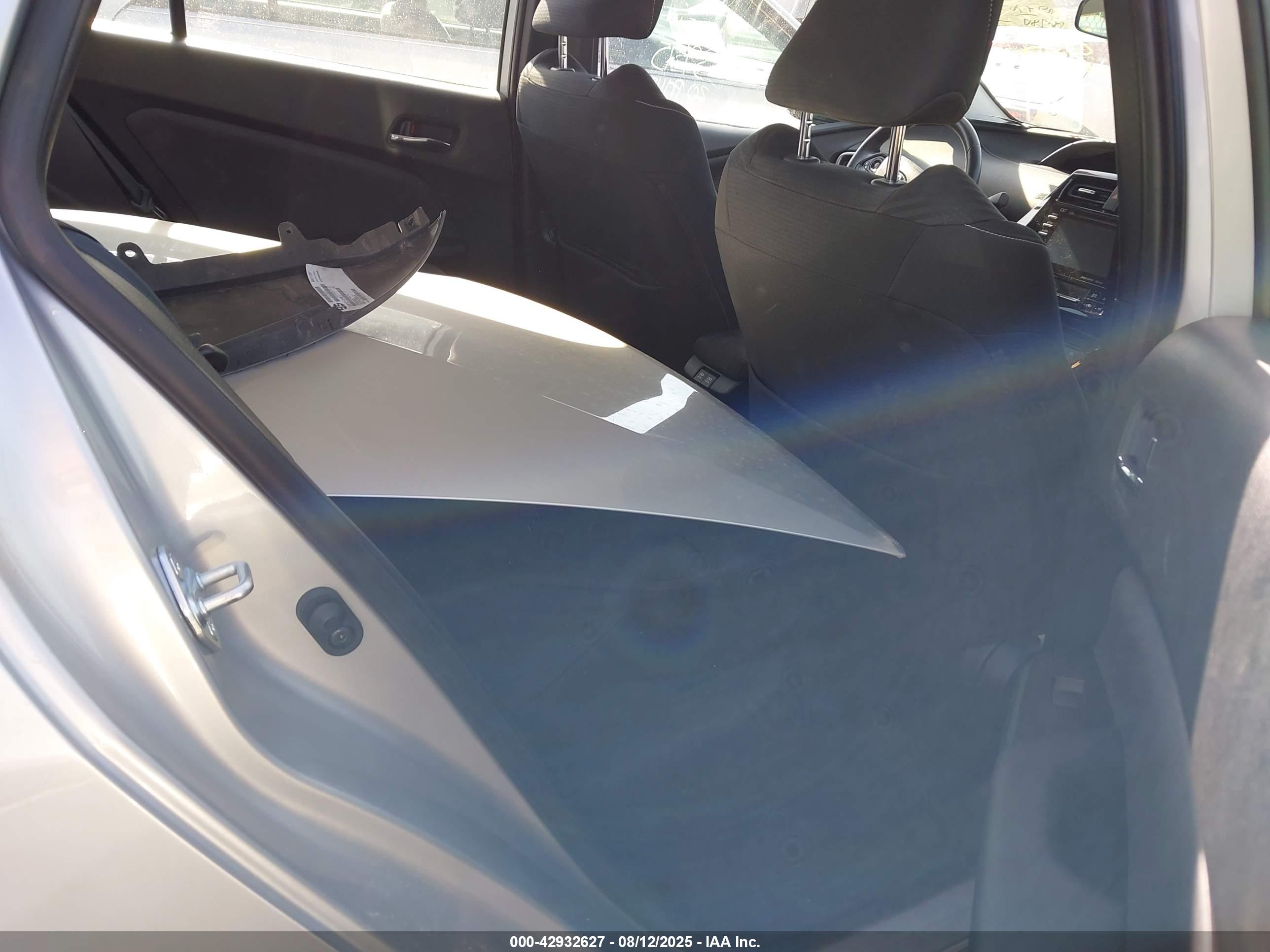 TOYOTA PRIUS image 8