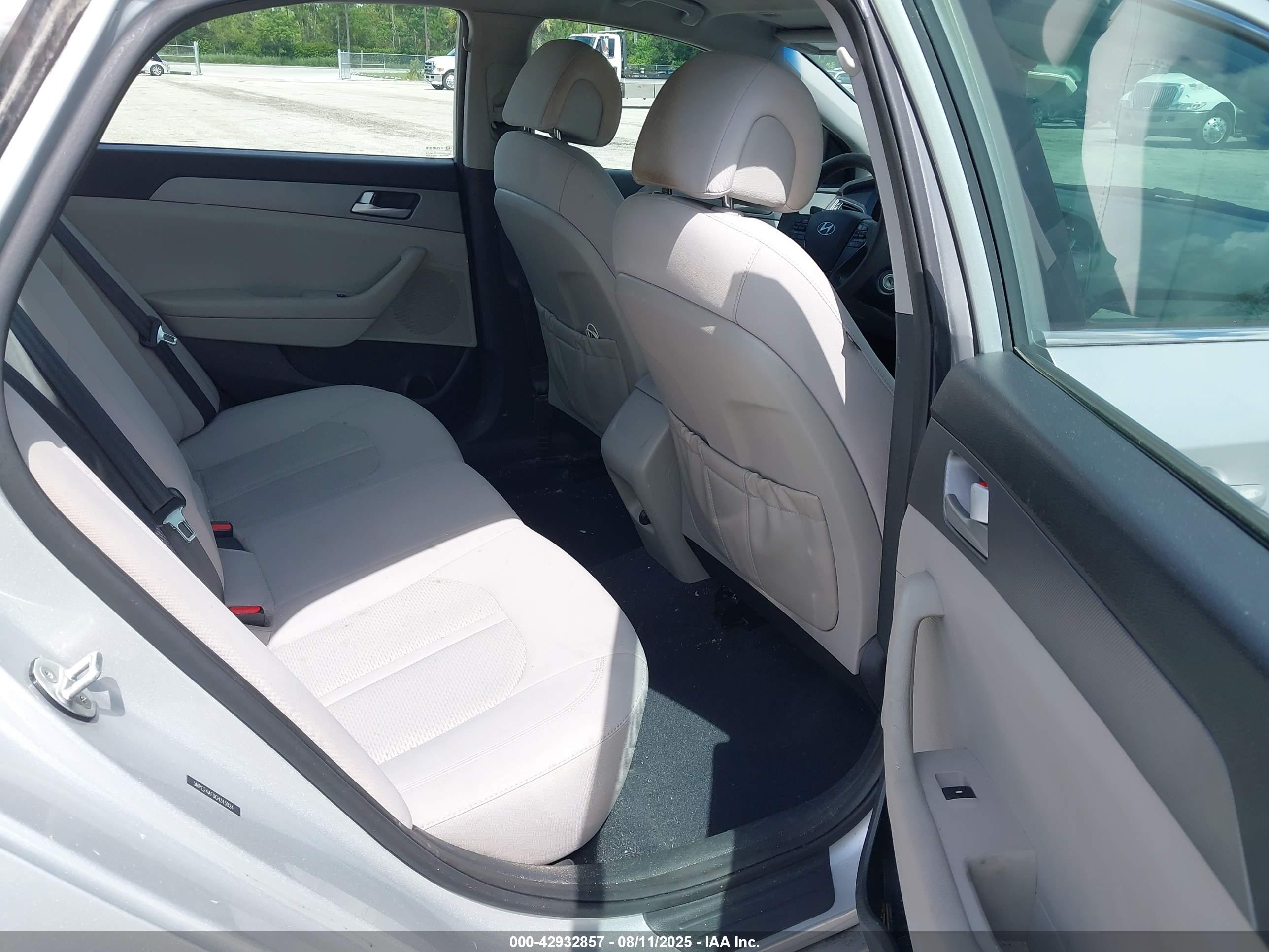 HYUNDAI SONATA image 8