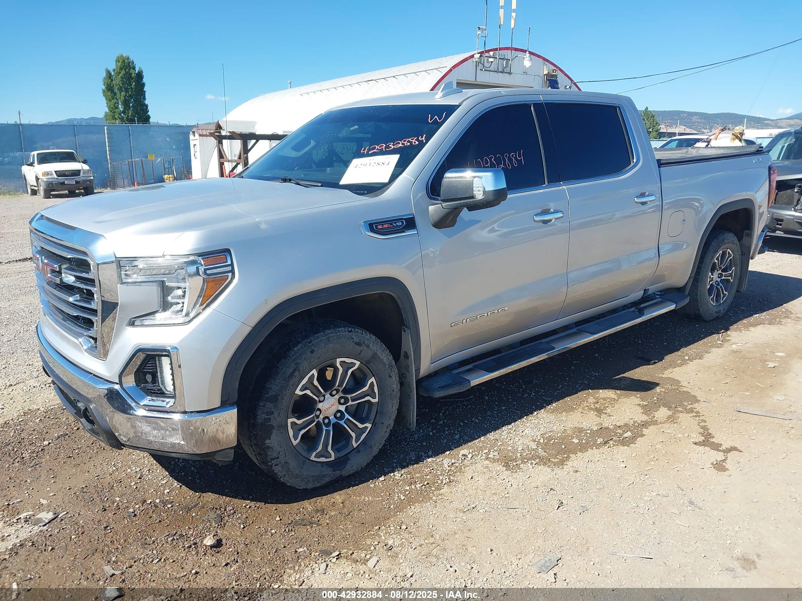 GMC SIERRA image 2