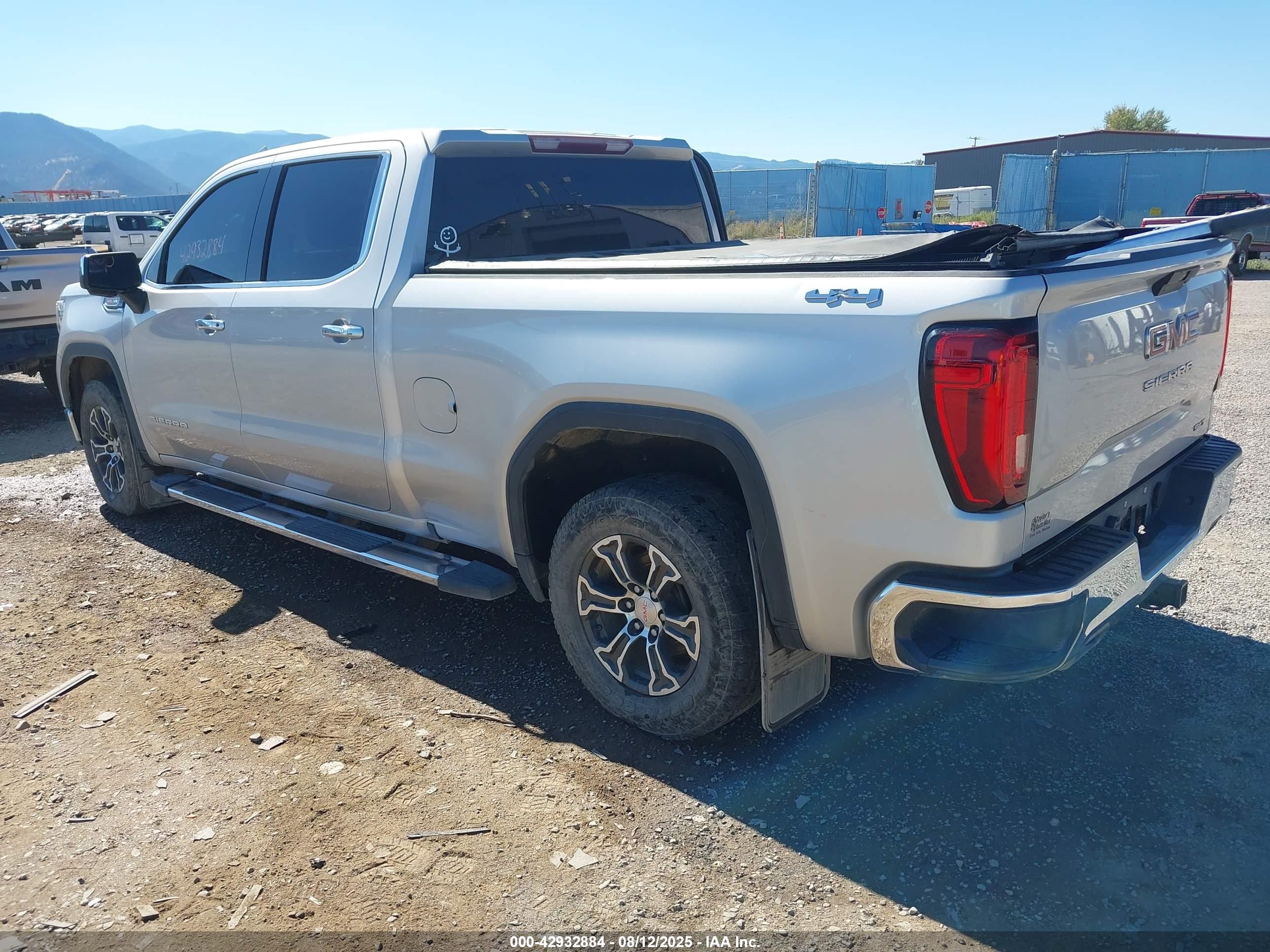 GMC SIERRA image 3