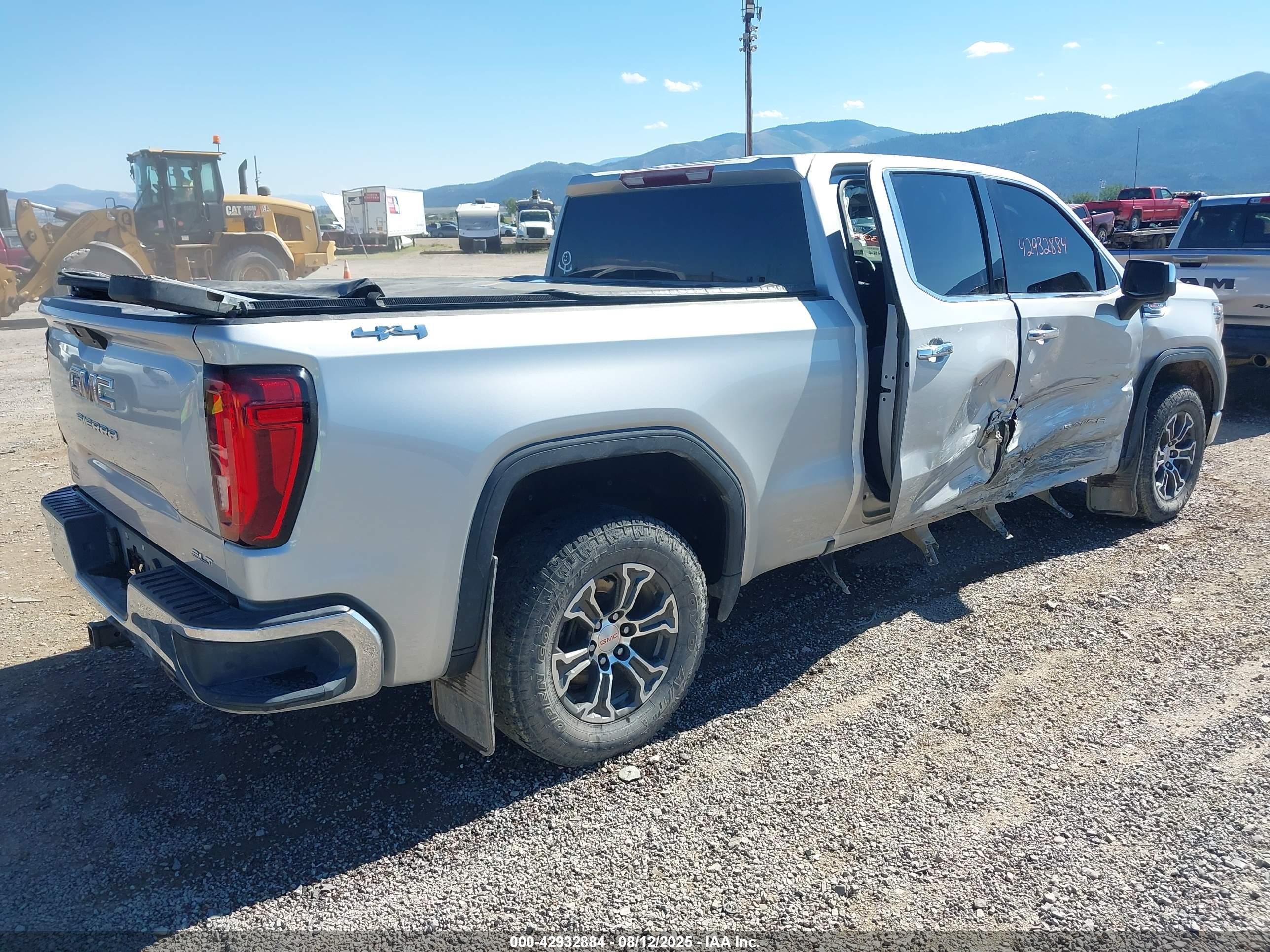 GMC SIERRA image 4