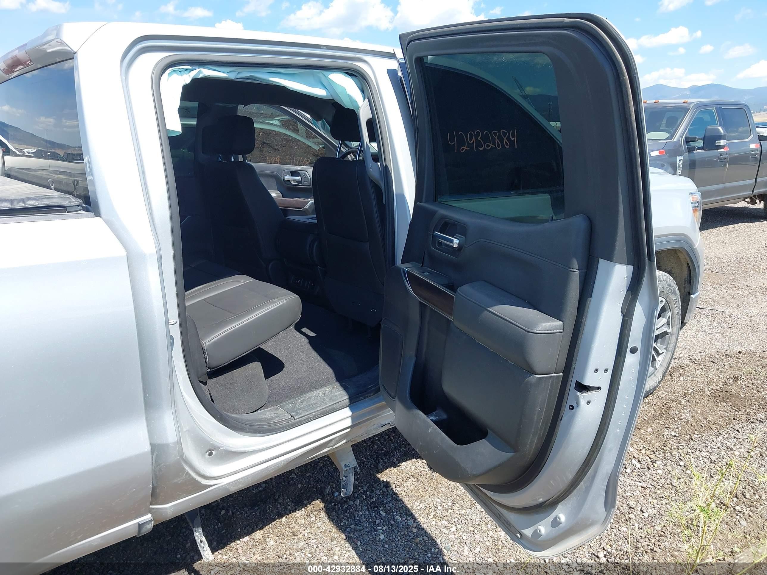 GMC SIERRA image 8