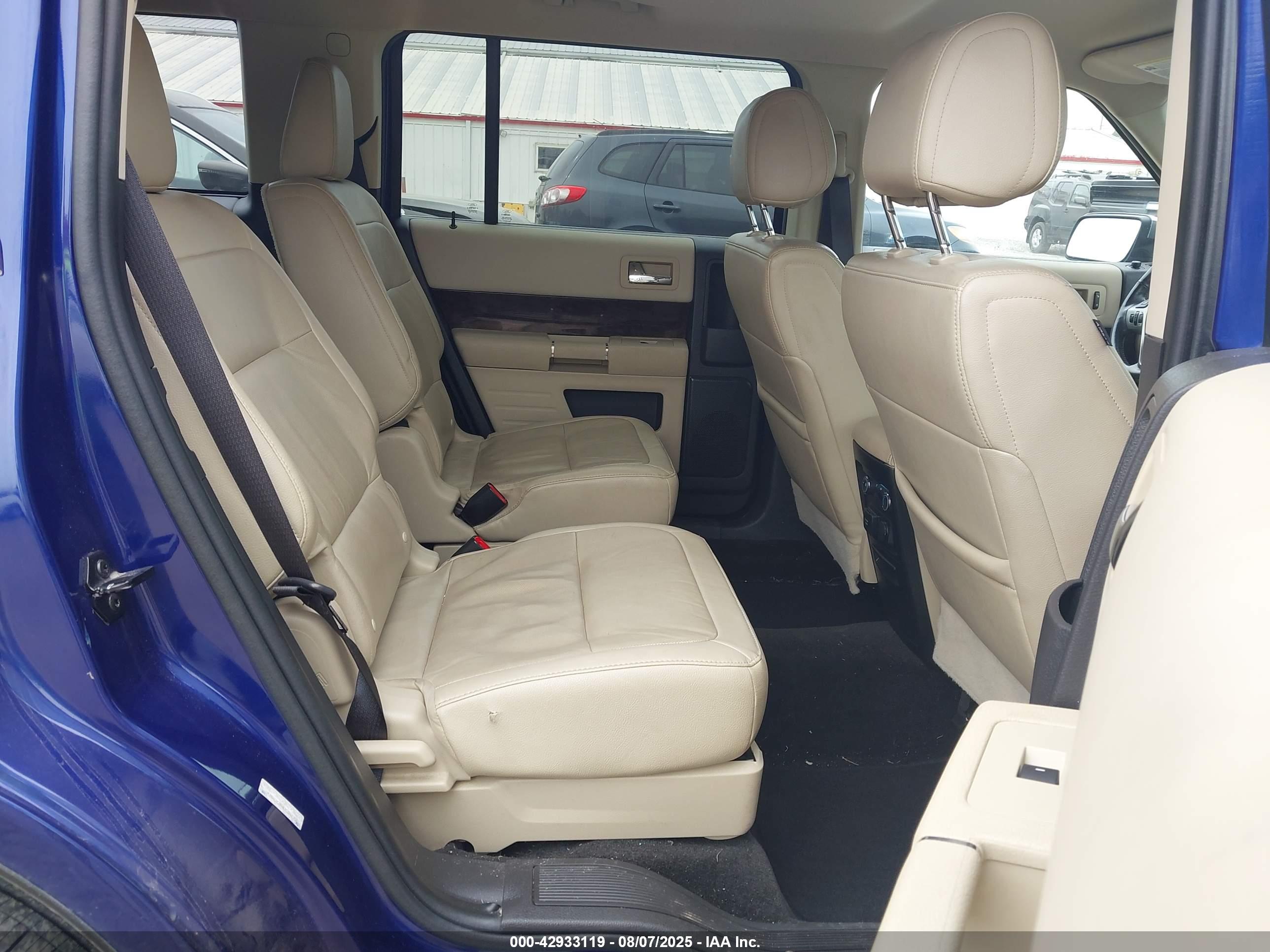 FORD FLEX image 8