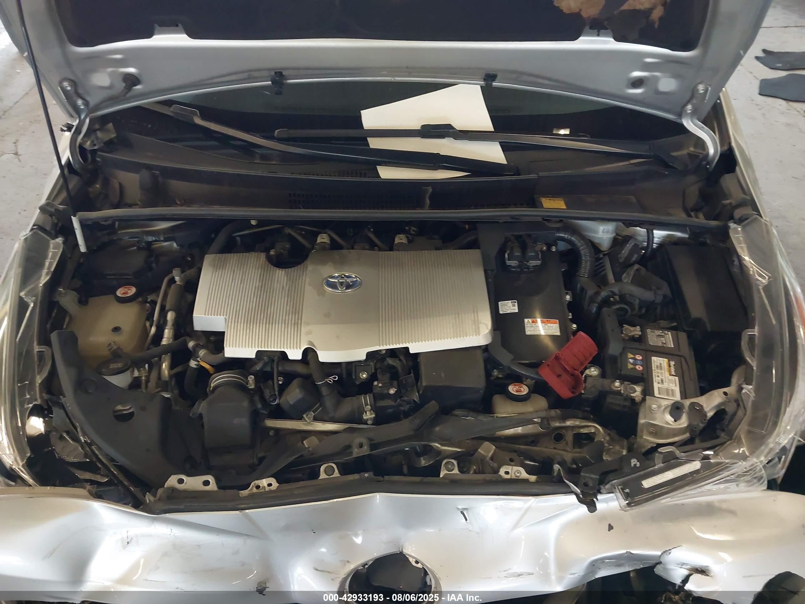 TOYOTA PRIUS image 10